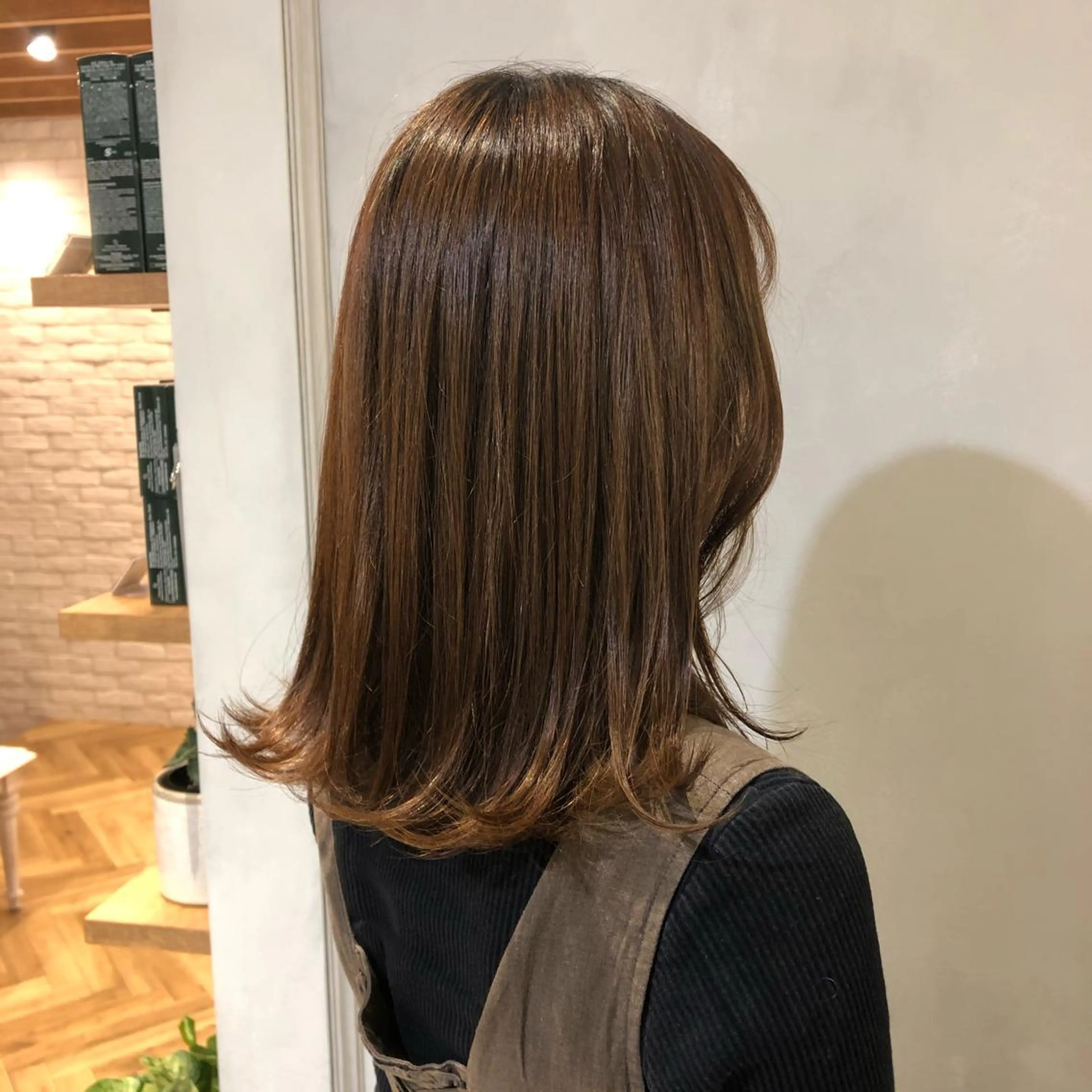 ミディアム ボブ/縮毛矯正/ レイヤー/塚田のヘアスタイル