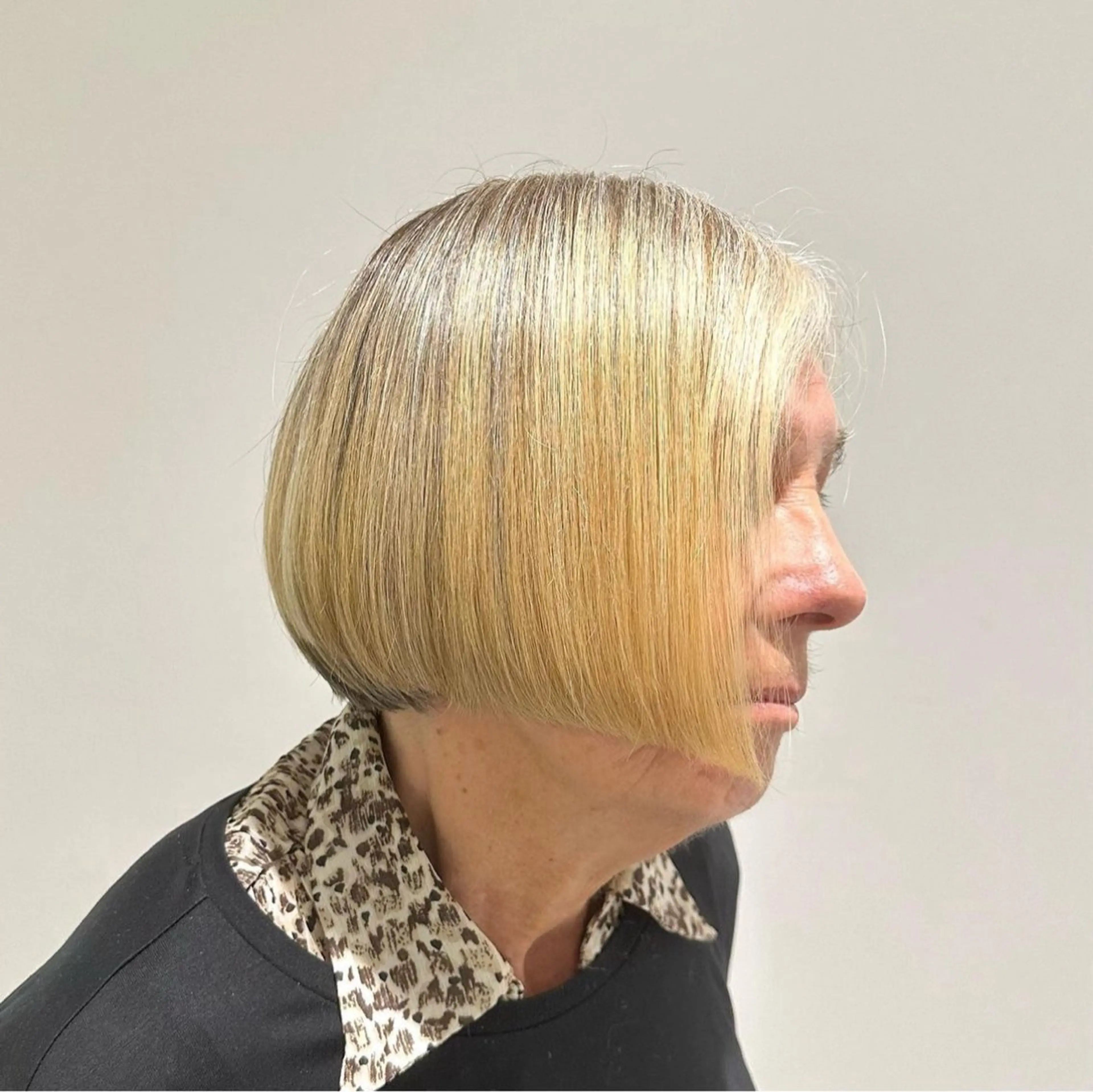 ショート 卒業式のヘアスタイル 🫧RYOグレージュ /透け感カラー🫧のヘアスタイル