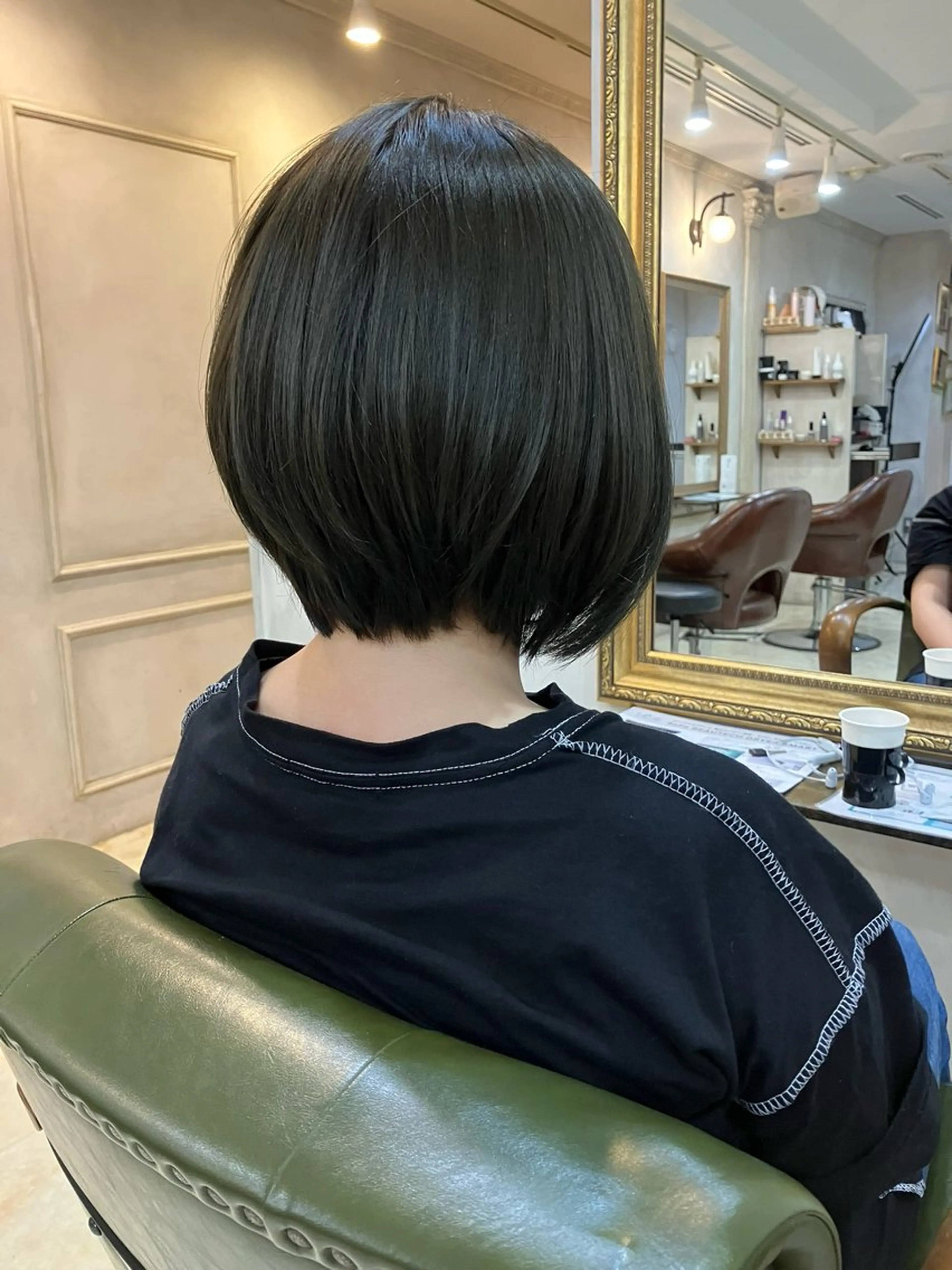 ショート 前下がりボブ アッシュ アッシュグレー ボブ 荒木 健のヘアスタイル