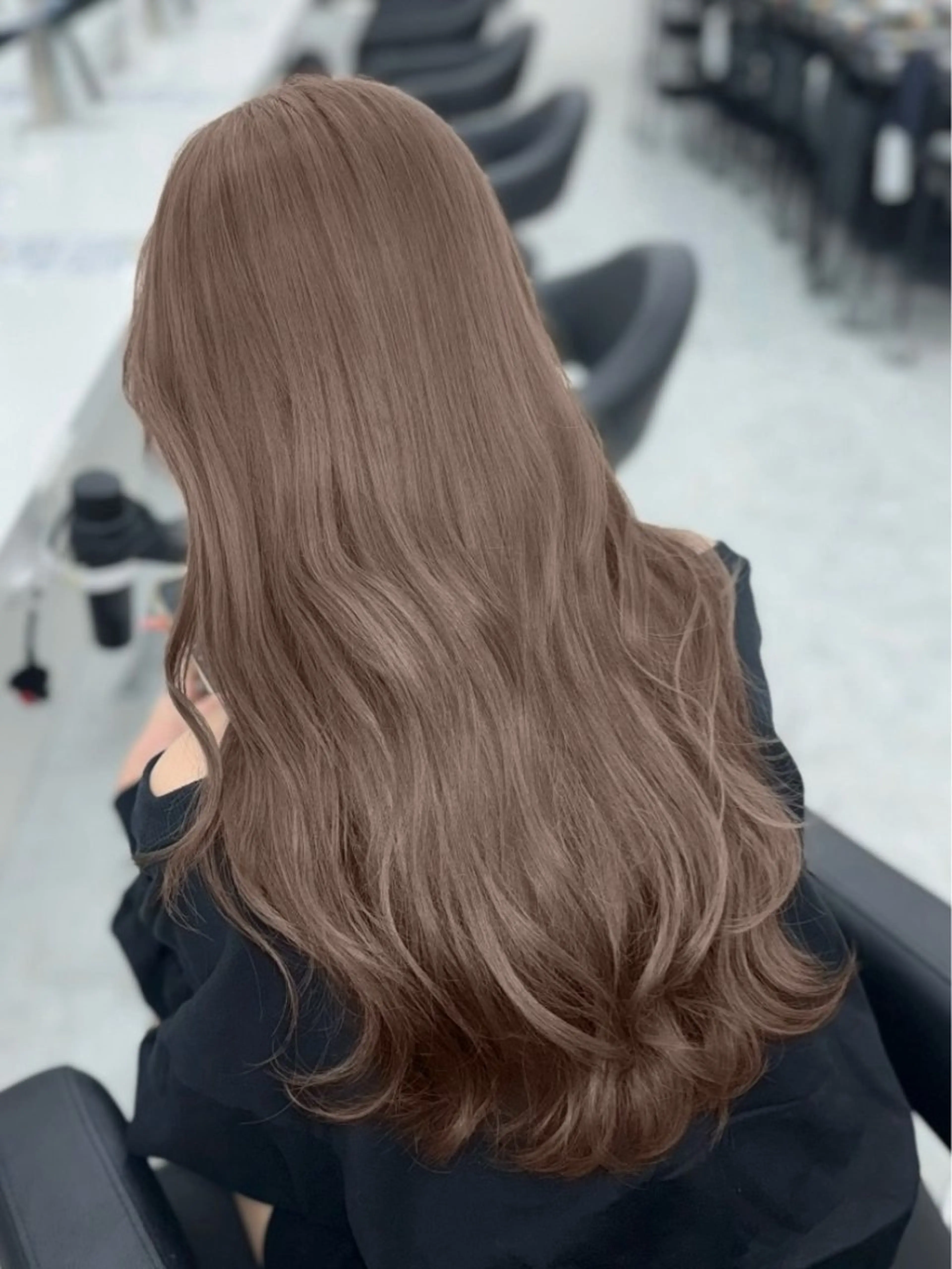 ロング カラー 🖤ハイトーン× レイヤー🖤SARAのヘアスタイル