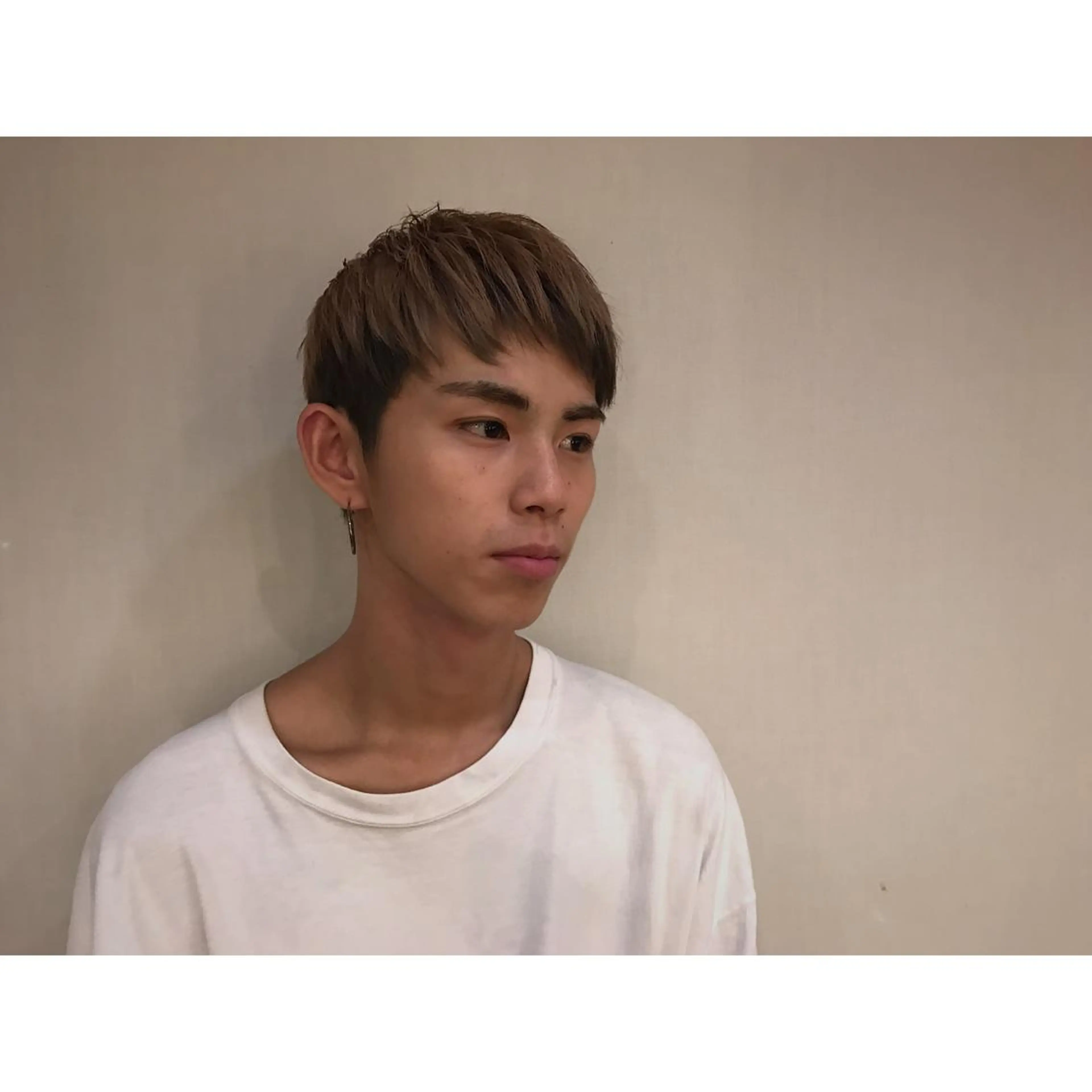 ショート カラー メンズ メンズブリーチ メンズショート アッシュ ブリーチ ショートヘア 日々所属・谷 大地のヘアスタイル