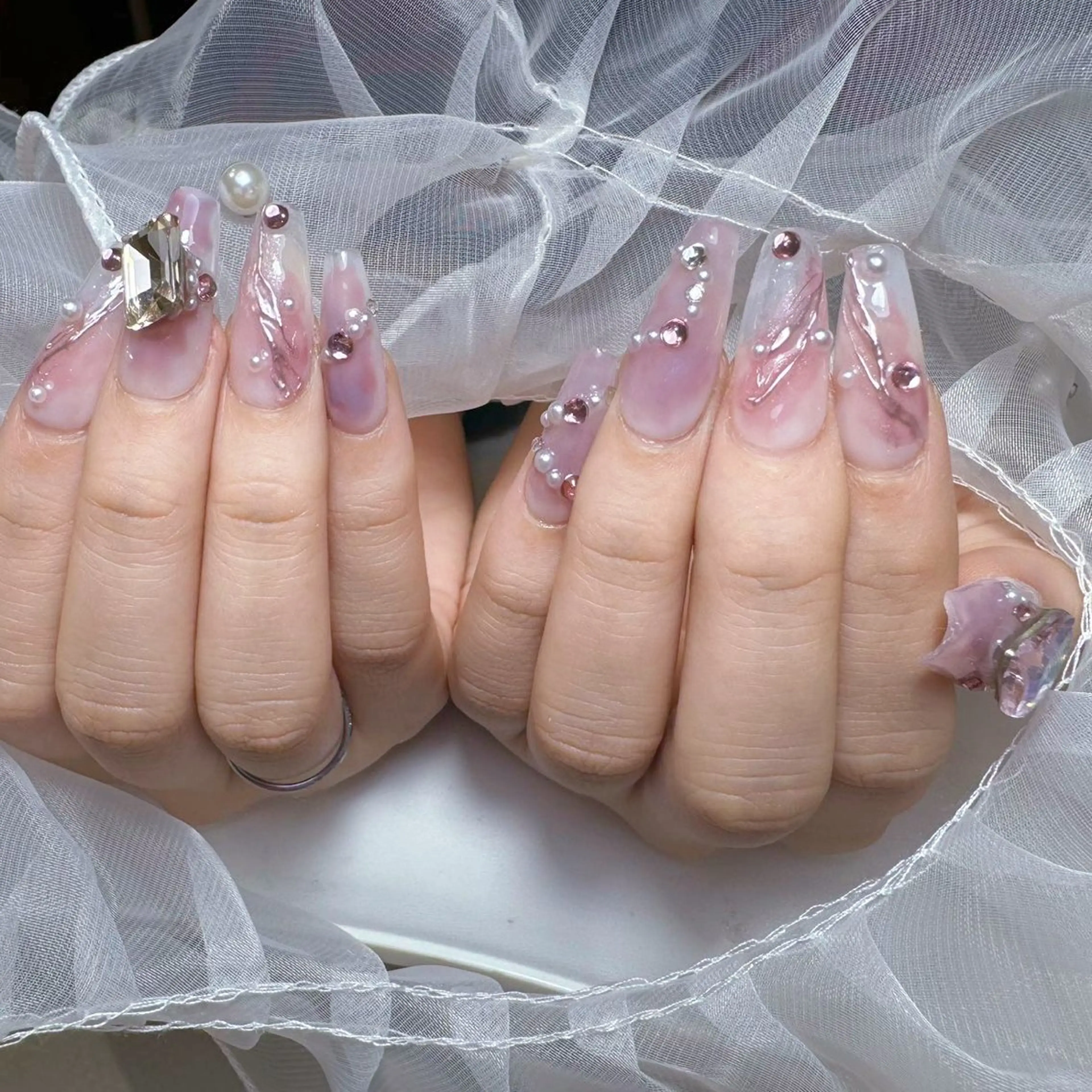 ネイル アートネイル オーロラネイル ガーリー キラキラネイル 韓国ネイル Yuki 🍁のネイルデザイン