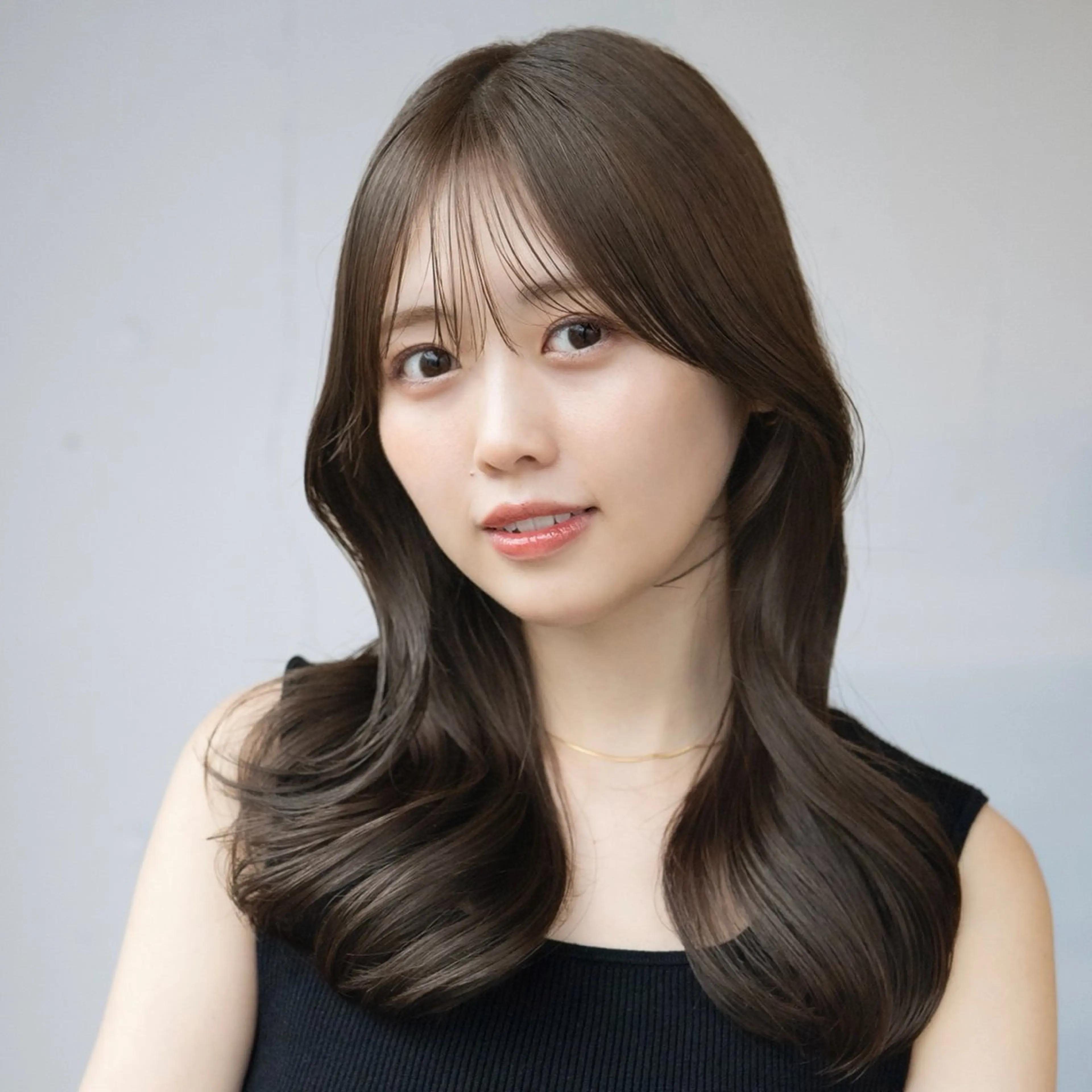 セミロング 顔周りカット レイヤーカット トリートメント カット ヘアカラー トリートメント まとまるレイヤー カット/透明感カラーのヘアスタイル