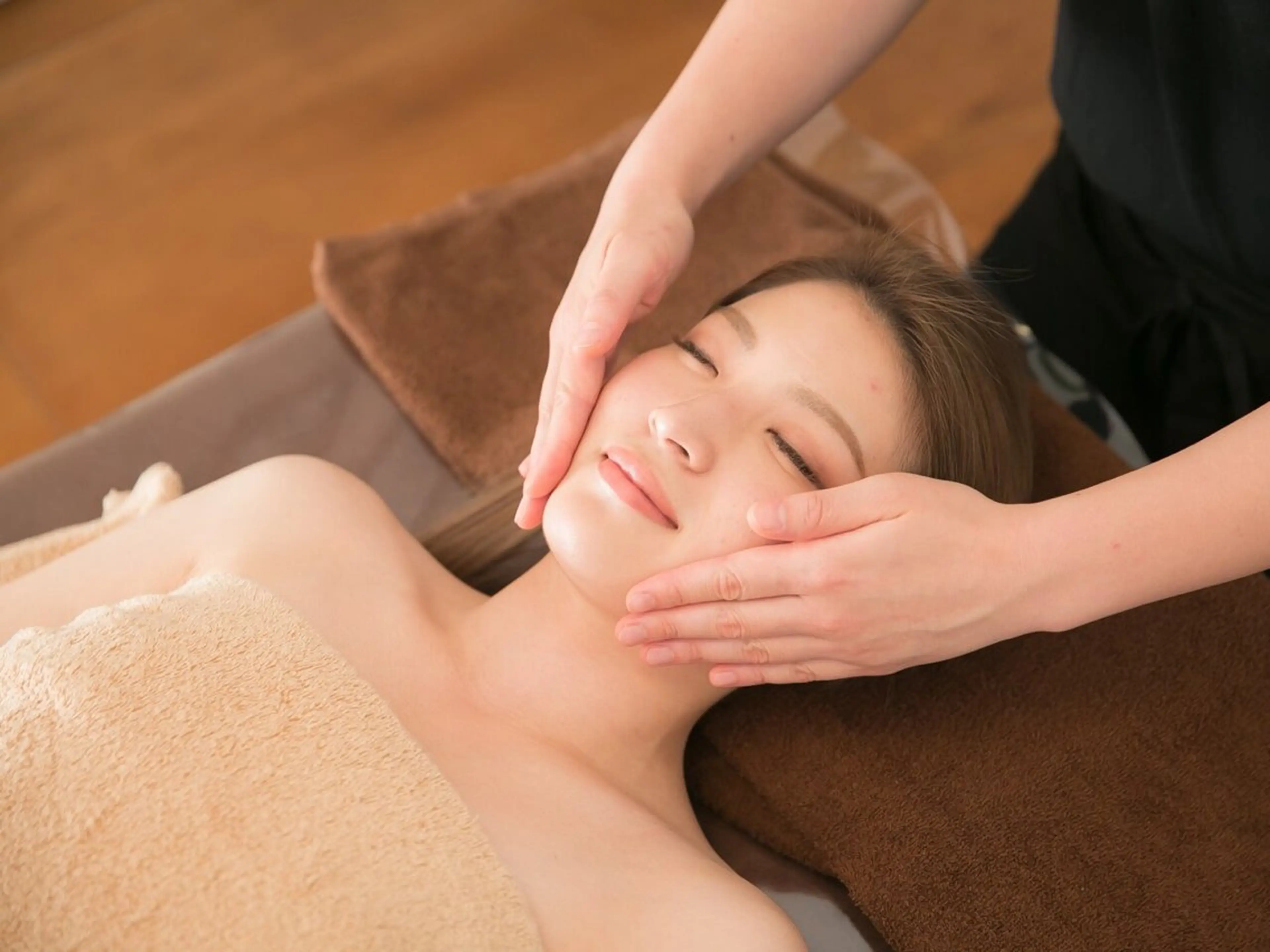 育乳バスト＋小顔or毛穴フェイシャル120分 通常￥25,300→【初回15,400】の写真