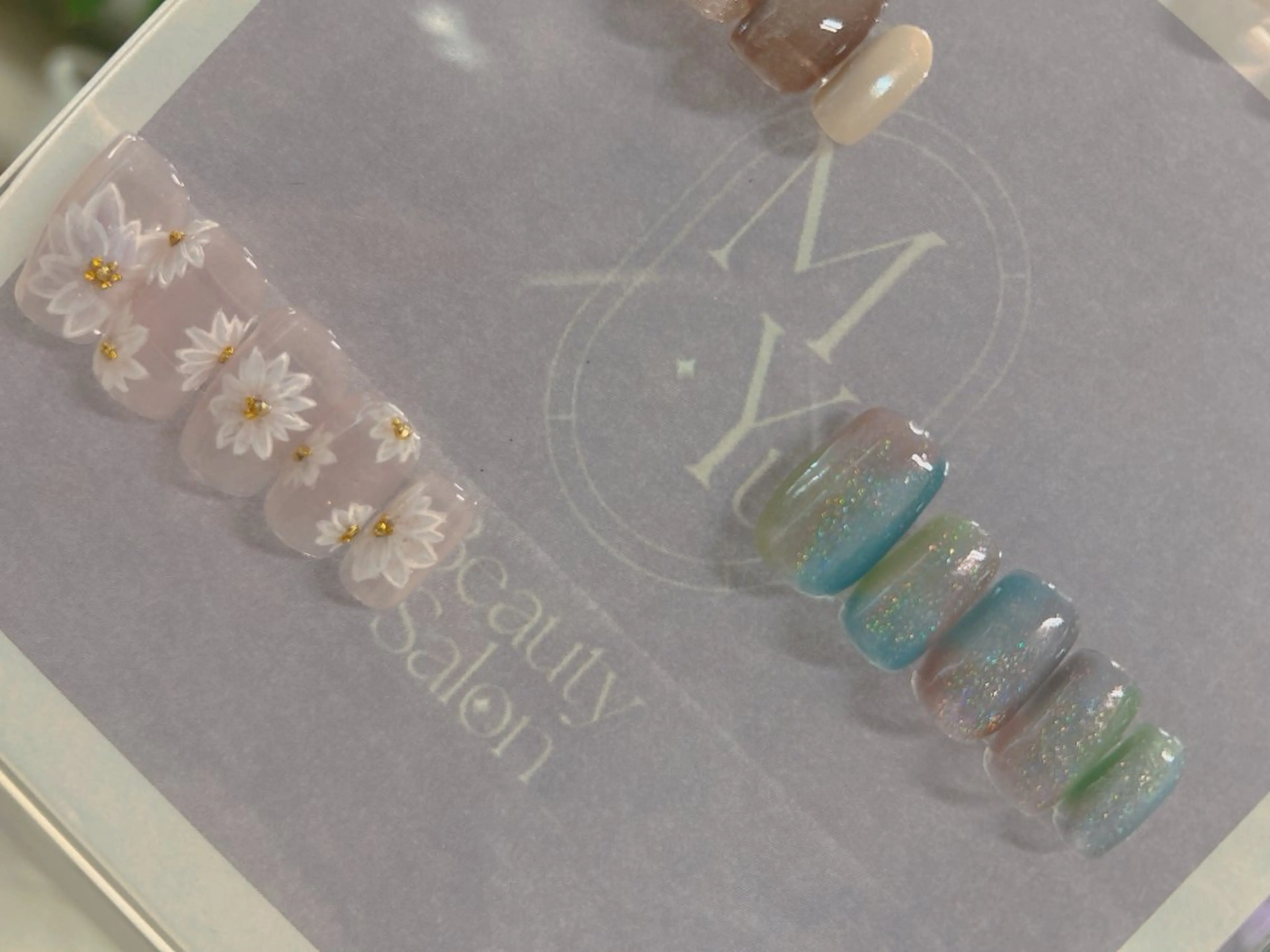 ネイル フラワーネイル ラメ(グリッター) ニュアンスネイル MYu Beauty Salon YURIのネイルデザイン