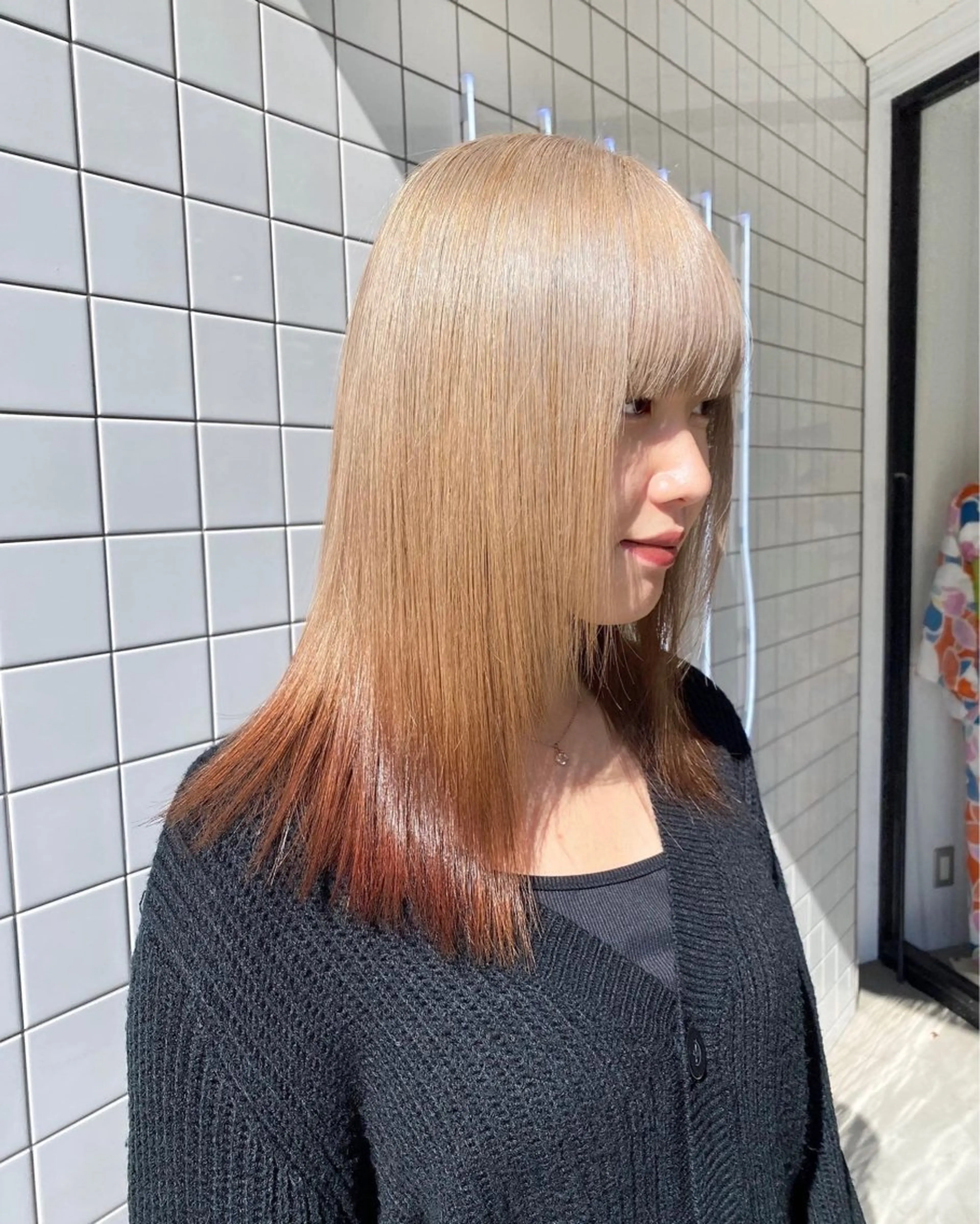 ロング カラー ベージュカラー 黒髪 ブリーチ ブルーカラー ブルーブラック emu所属・けいこ🍊ニュアンス ネイル/個性派ネイルのネイルデザイン