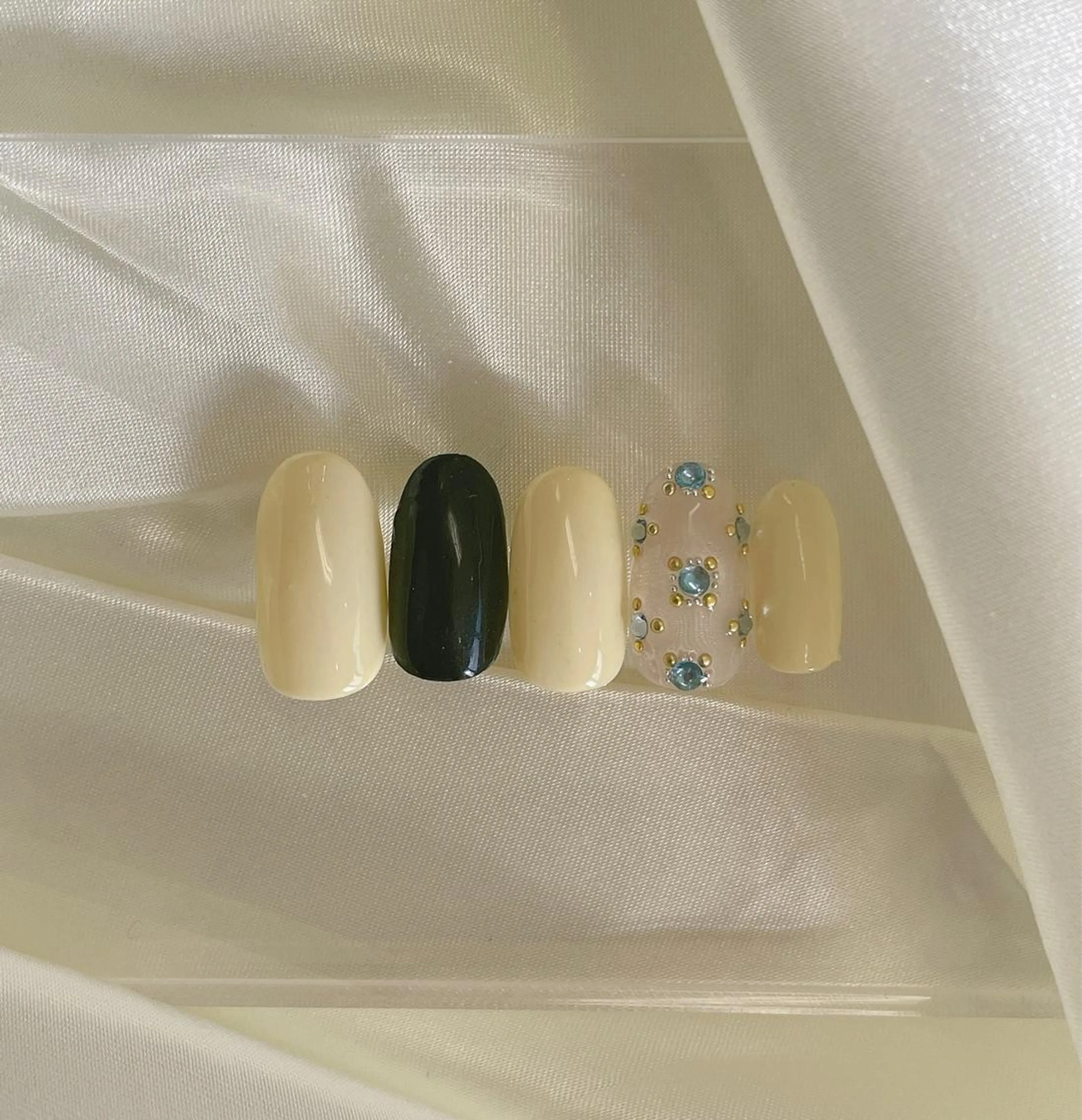 ネイル Me d'eau所属・Me d'eau Rinaのネイルデザイン