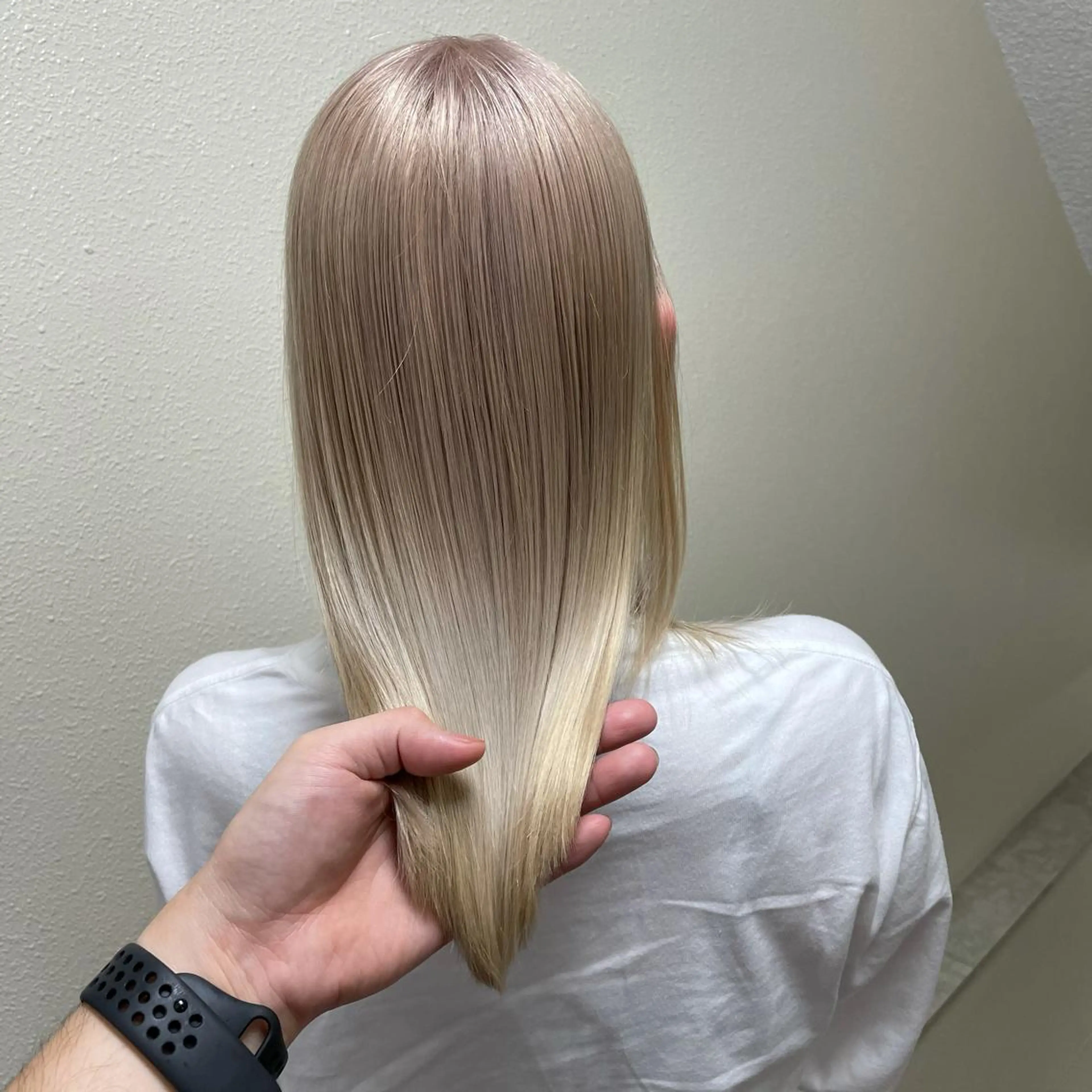 ミディアム カラー パーマ ヘアアレンジ メンズ キッズ ネイル マツエク・マツパ メンズバレイヤージュ メンズブリーチ メンズハイライト メンズハイトーン メンズインナーカラー ヘアカラー トリートメント 髪質改善🇰🇷 レイヤーカット/梅田のヘアスタイル