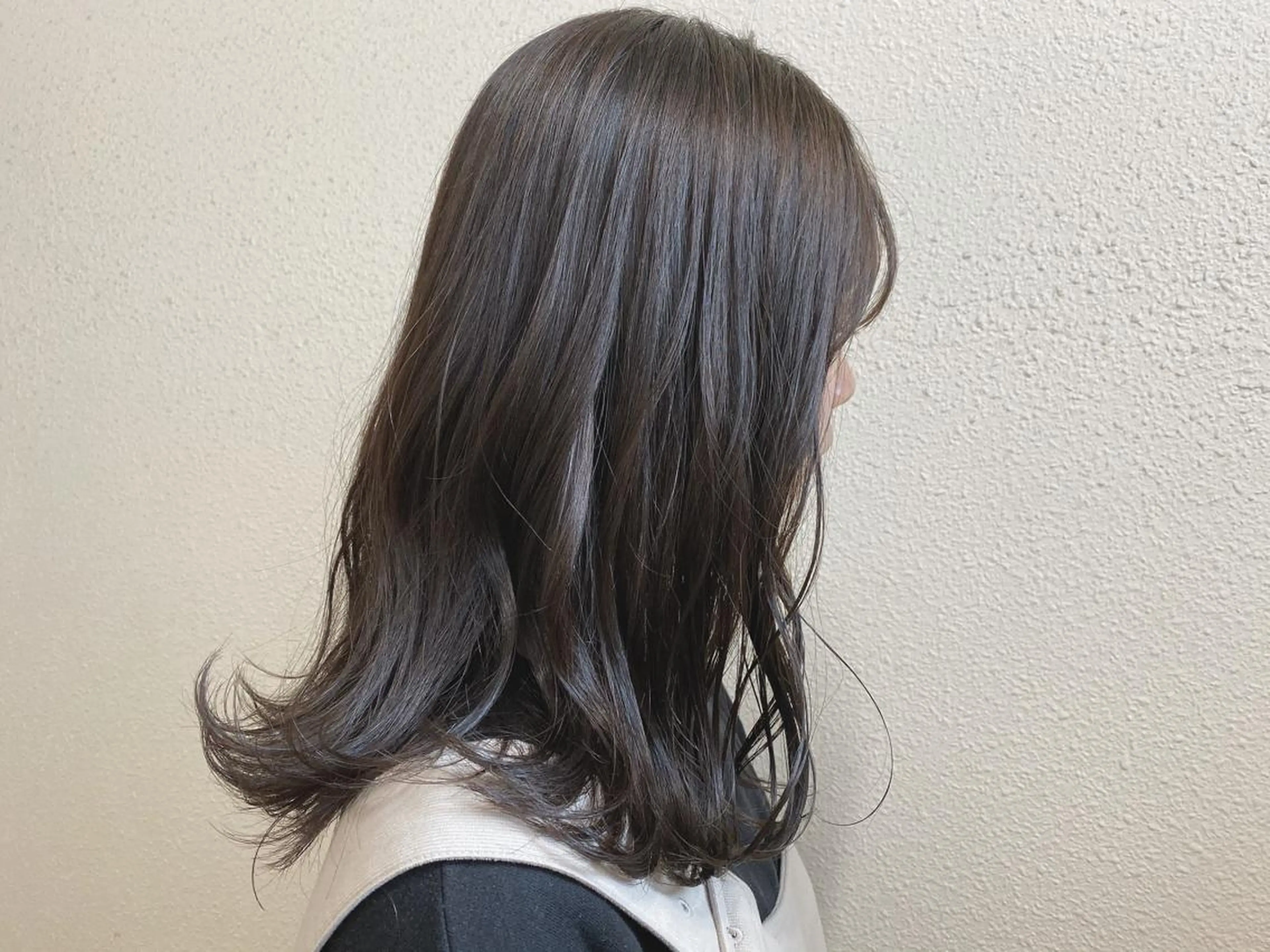 ミディアム カラー グレージュ ヘアカラー トリートメント 半個室女性salon 🩰Natsumiのヘアスタイル