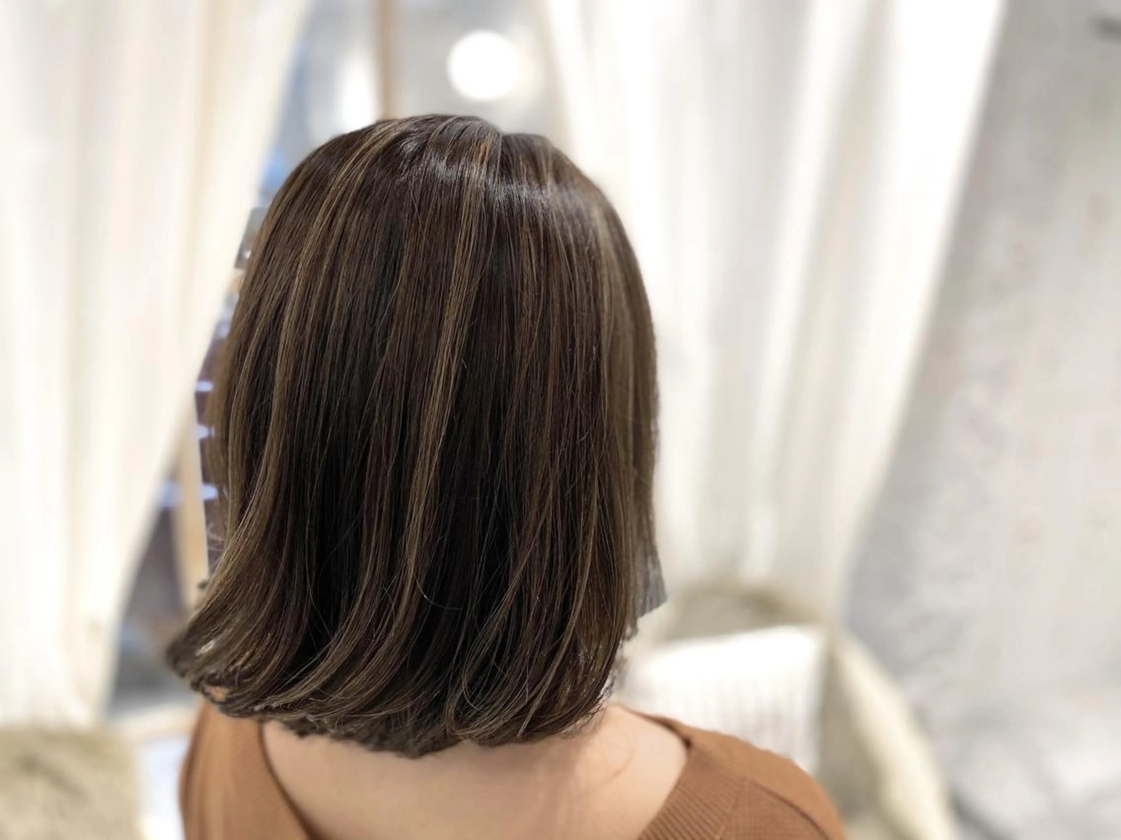 ミディアム カラー youres hair 新宿三丁目所属・髪質改善カラー、美髪 トリートメント専門のヘアスタイル