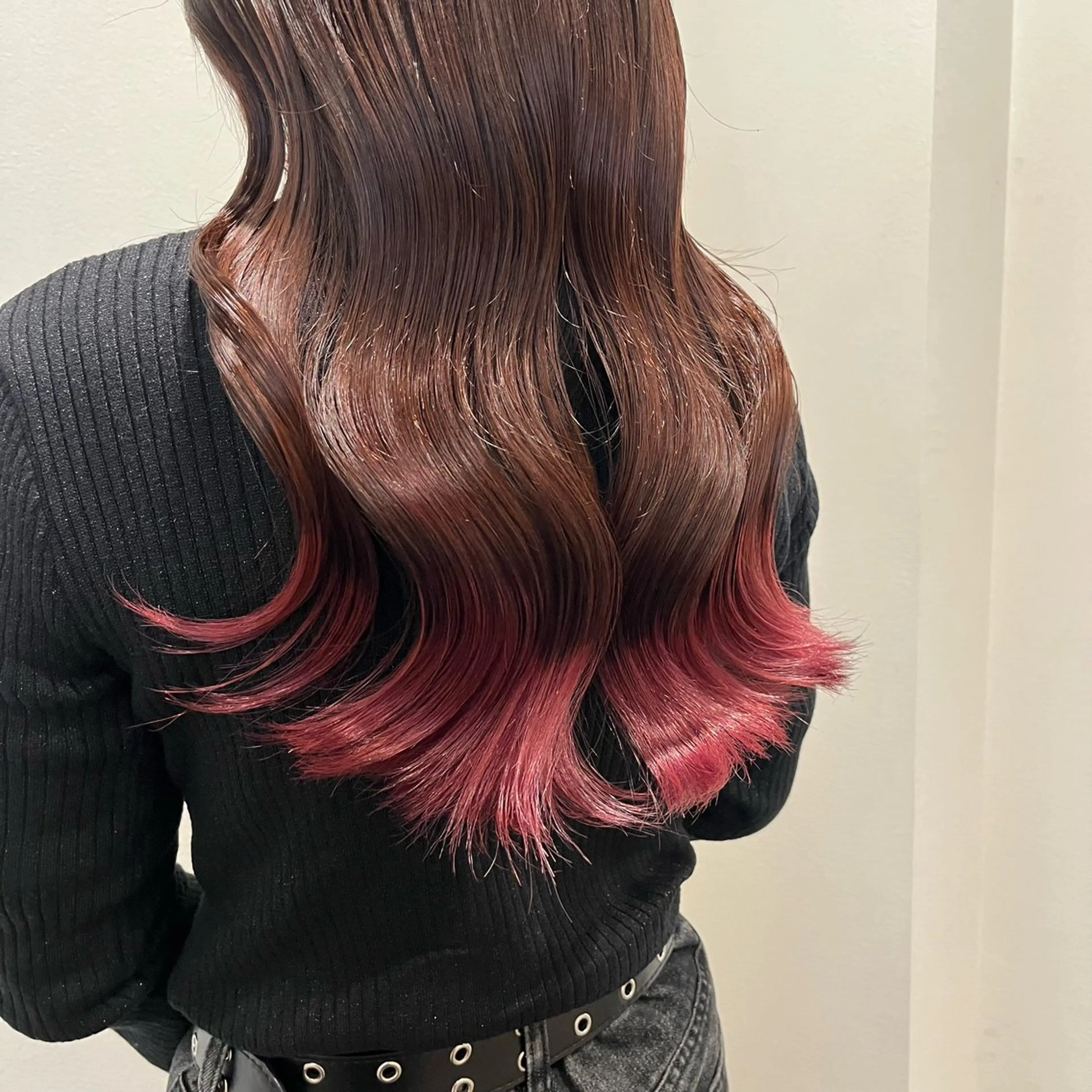 裾カラー🫧🤍 【毛先のみブリーチ＋カラー】の写真