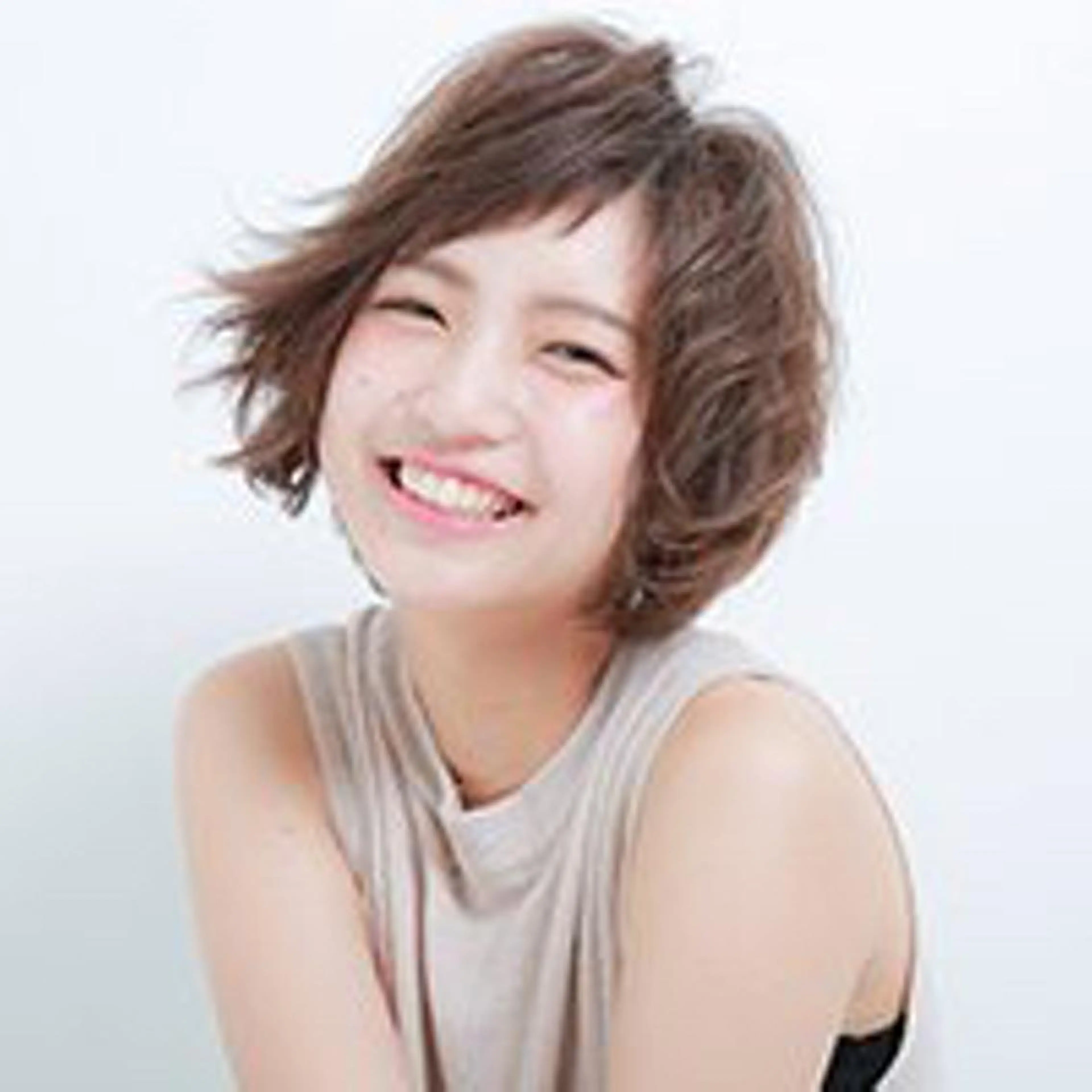 ショート 金沢 広美のヘアスタイル