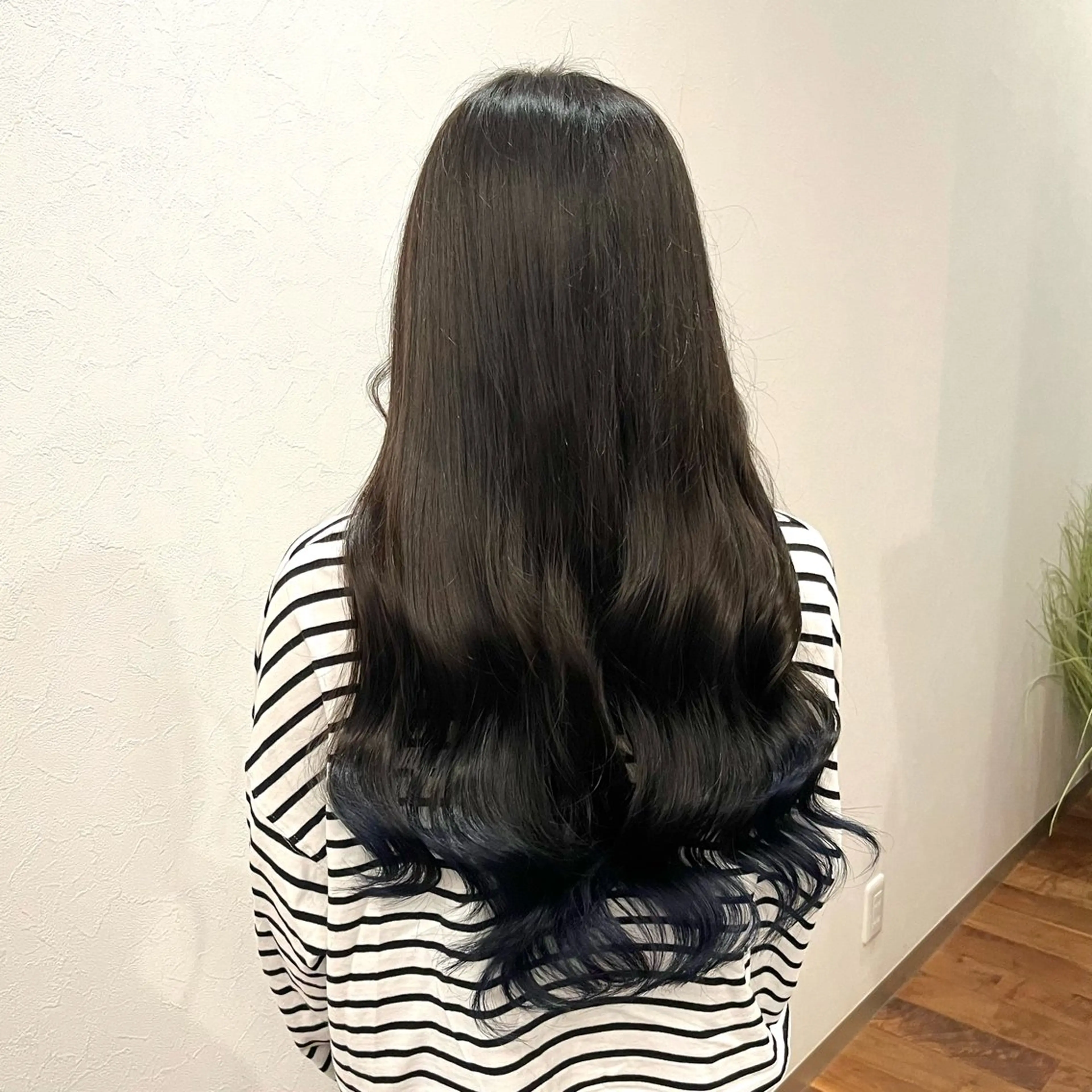 ロング カラー ブリーチ ブルーカラー ラベンダーカラー 卒業式のヘアスタイル 学生 カット ヘアカラー トリートメント 今井 杏奈のヘアスタイル