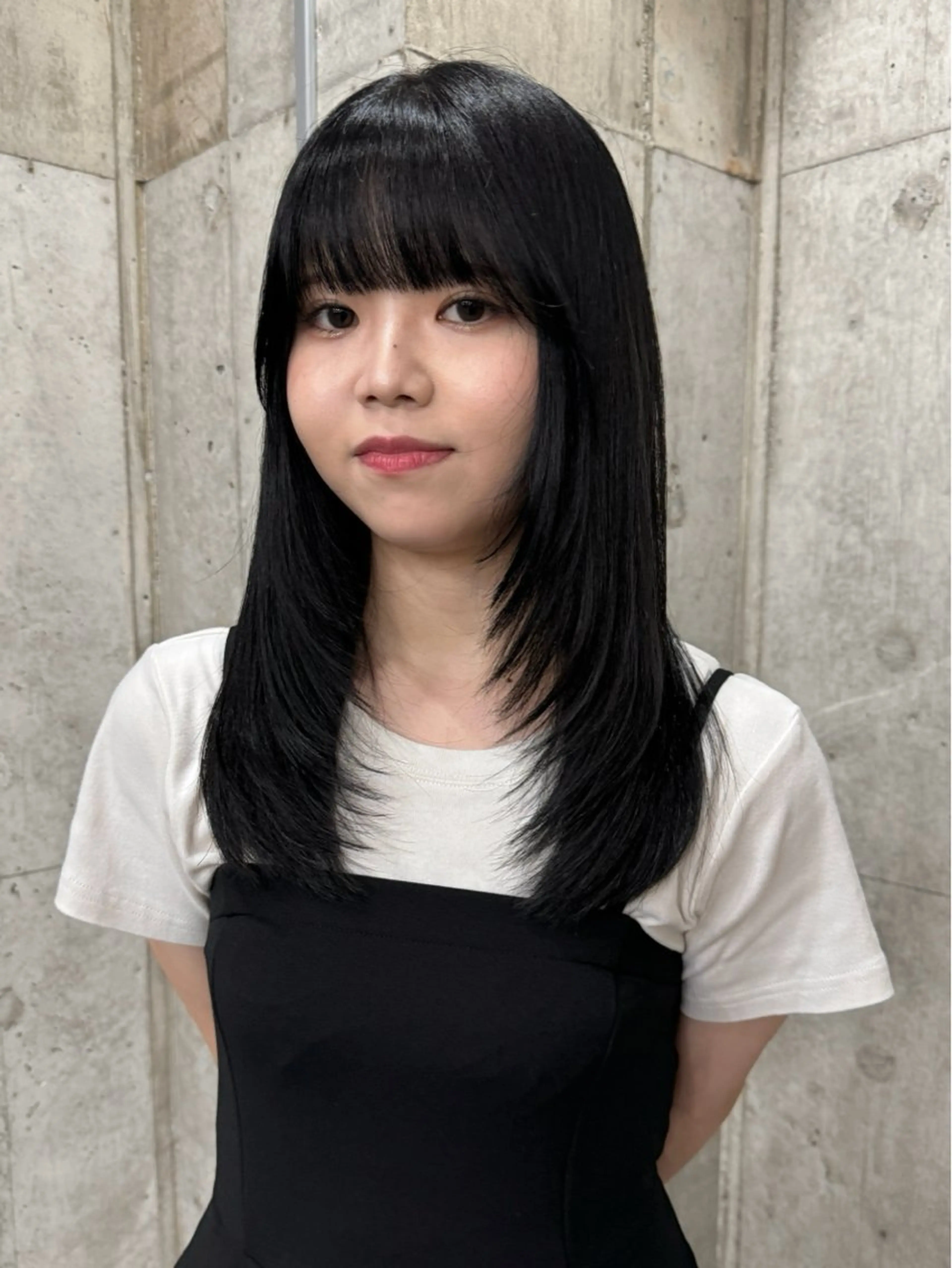 セミロング 韓国風ヘア レイヤーカット 切りっぱなしボブ/ ブリーチカラー/大塚のヘアスタイル