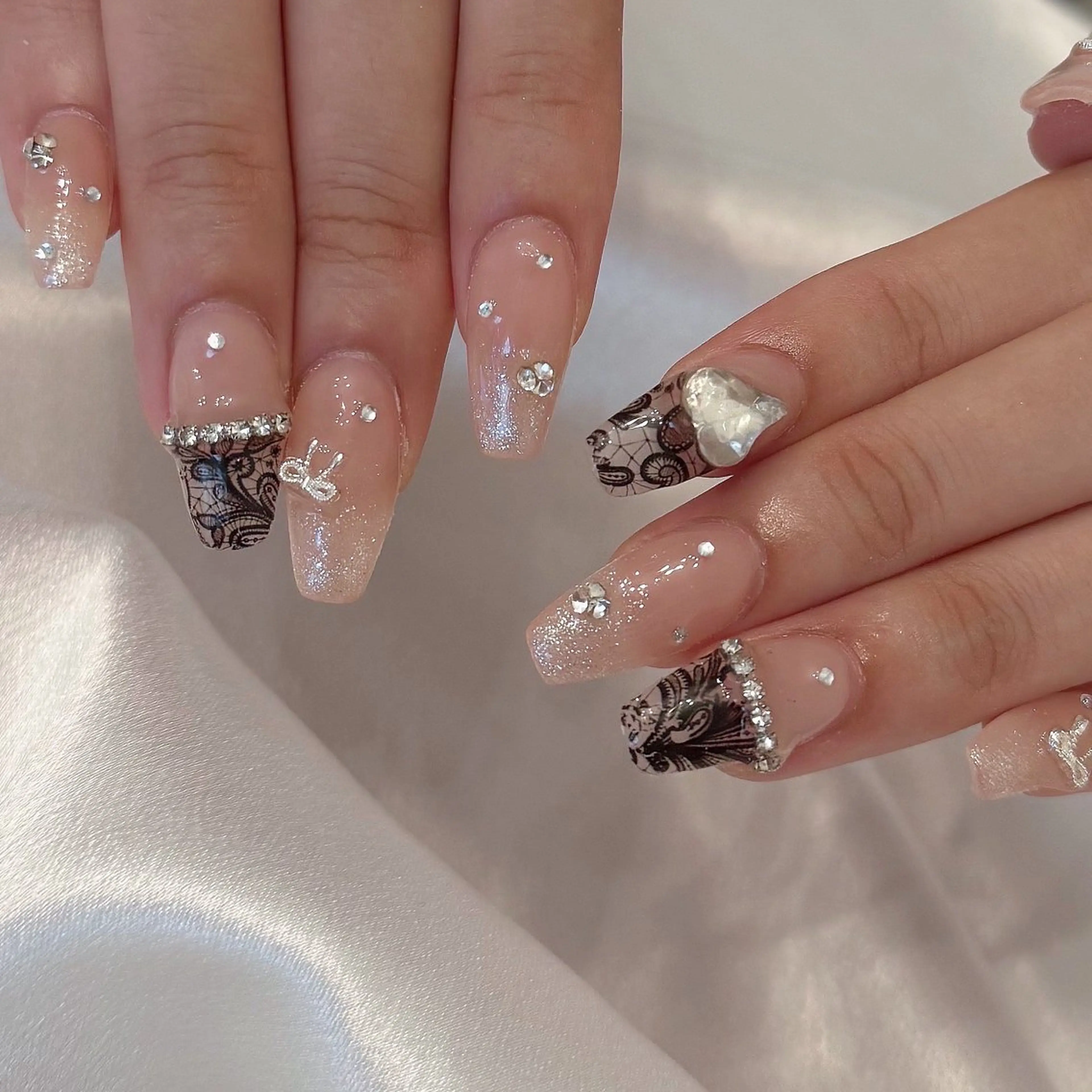 ネイル シュシュ 🎀 girly nailのネイルデザイン