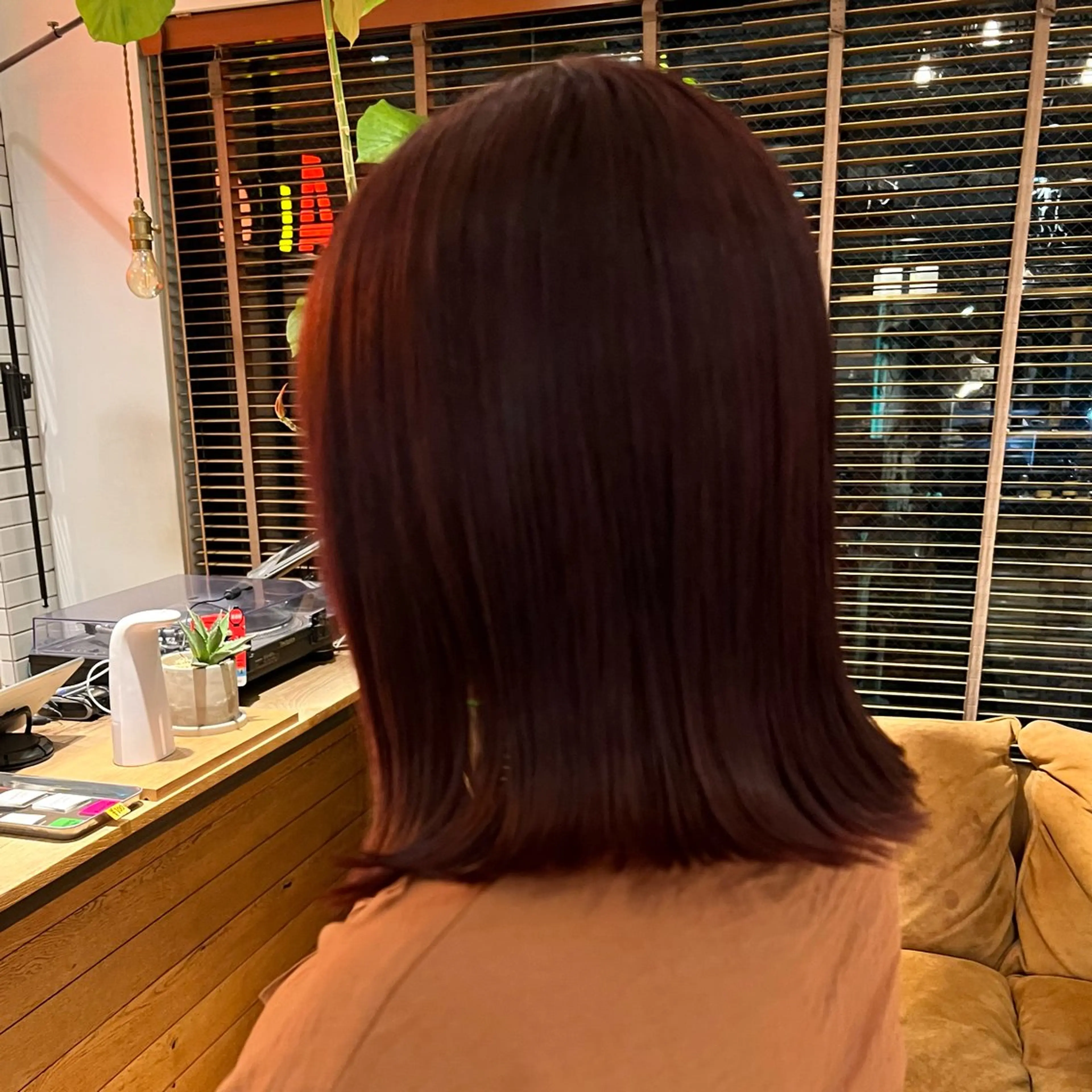 セミロング カラー ブラウンカラー ピンクカラー ピンクブラウン 似合わせカット✂︎ 艶カラー･*:湊七海のヘアスタイル