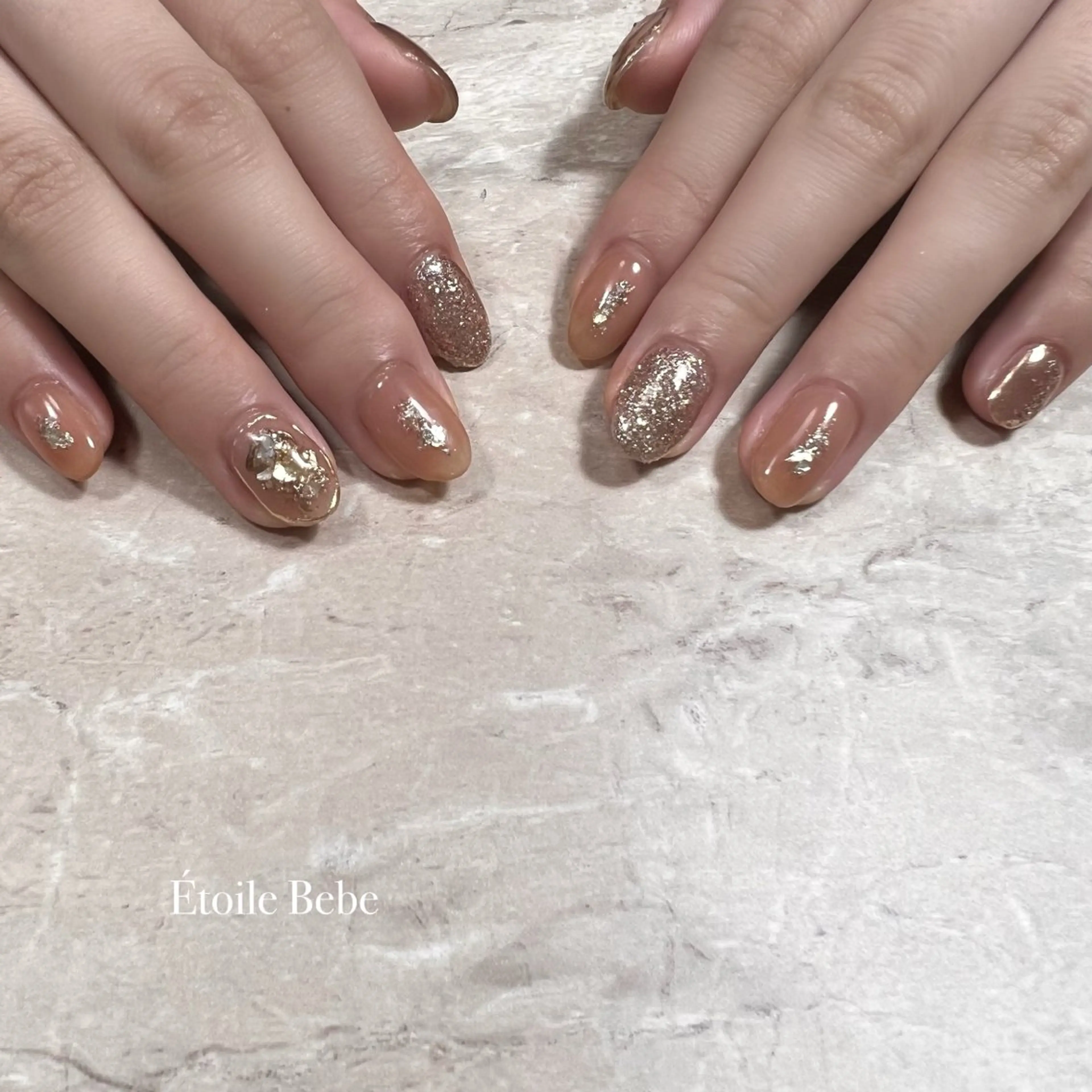 ネイル ブラウン ゴールド ニュアンスネイル オフィスネイル シンプルネイル Étoile Bebeのエステ・リラクイメージ