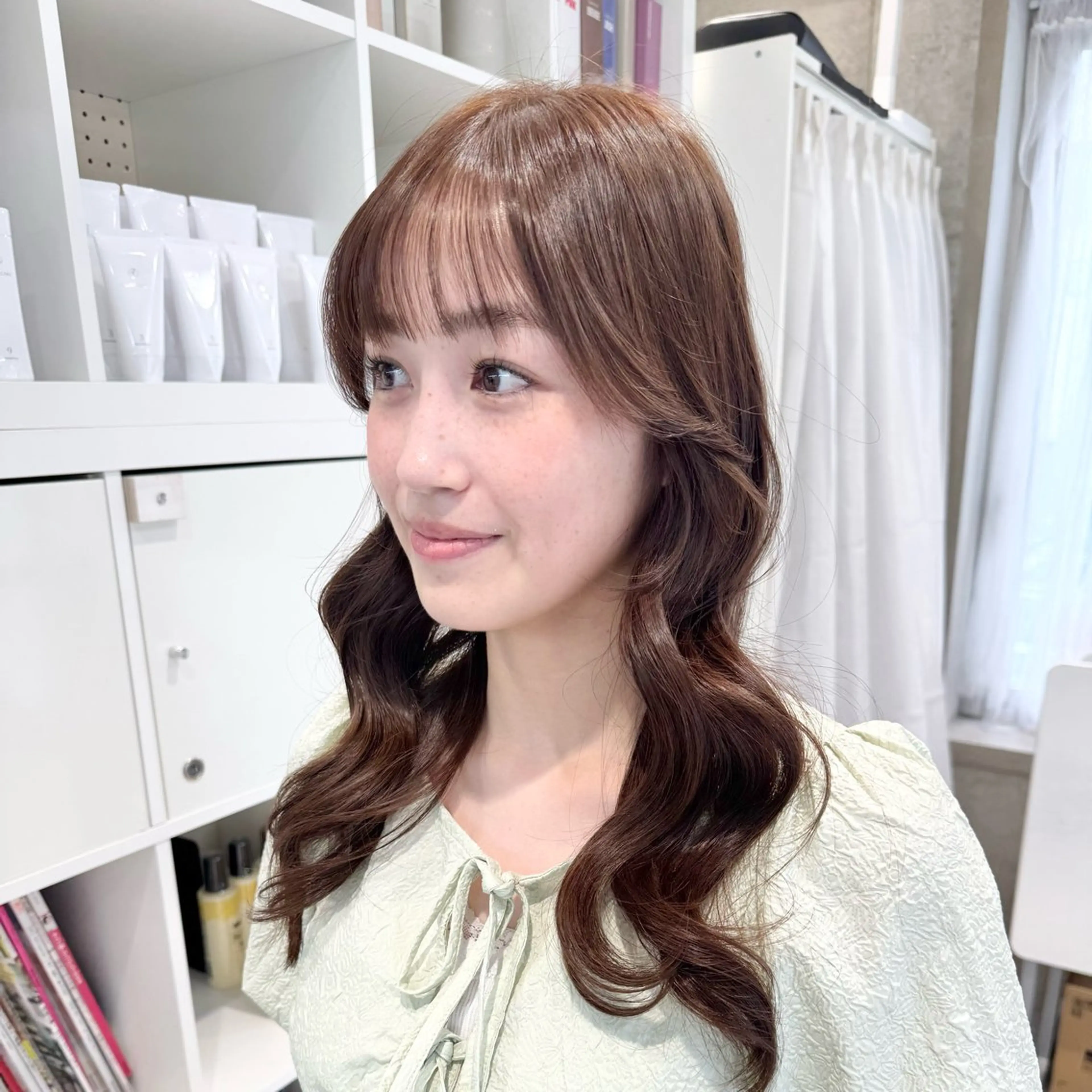 ロング 顔周りカット ヘアカラー トリートメント 会田有紀 /切りっぱなしボブのヘアスタイル