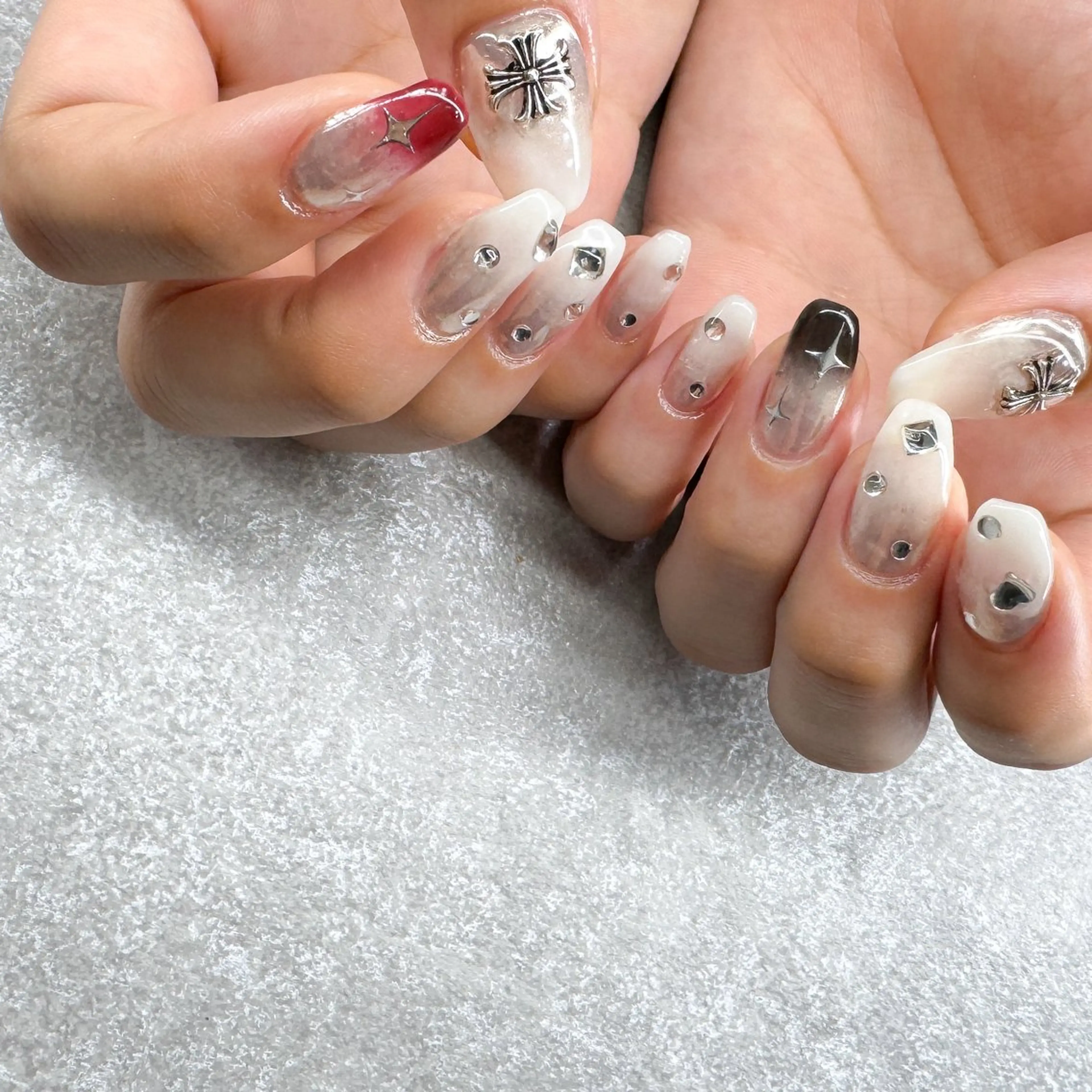 ネイル ボルドー 成人式 ミラーネイル 持ち込み シルバー ハンドネイル pointillé .ayaのネイルデザイン