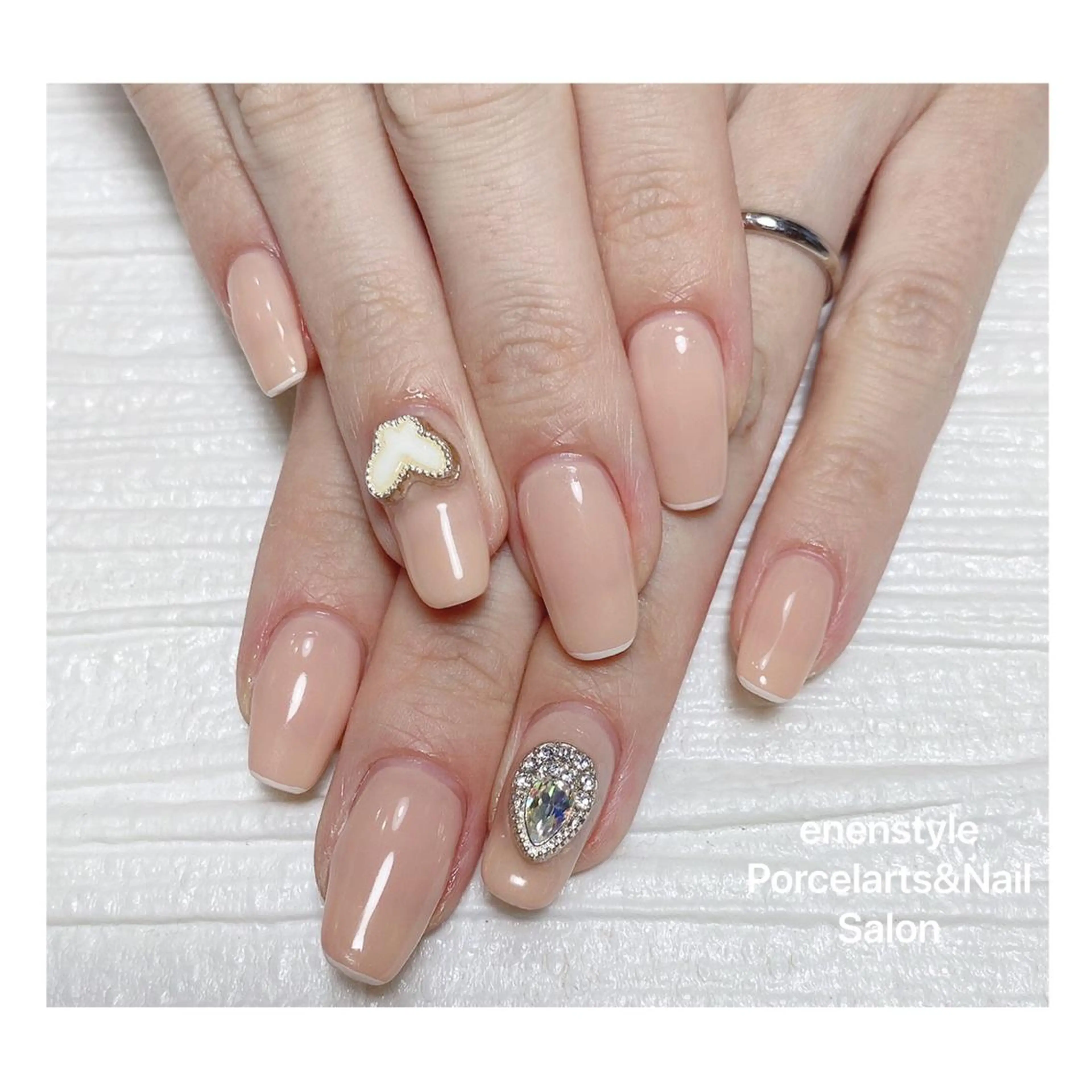 ミディアム ネイル ハンドネイル 👑enen style👑のネイルデザイン