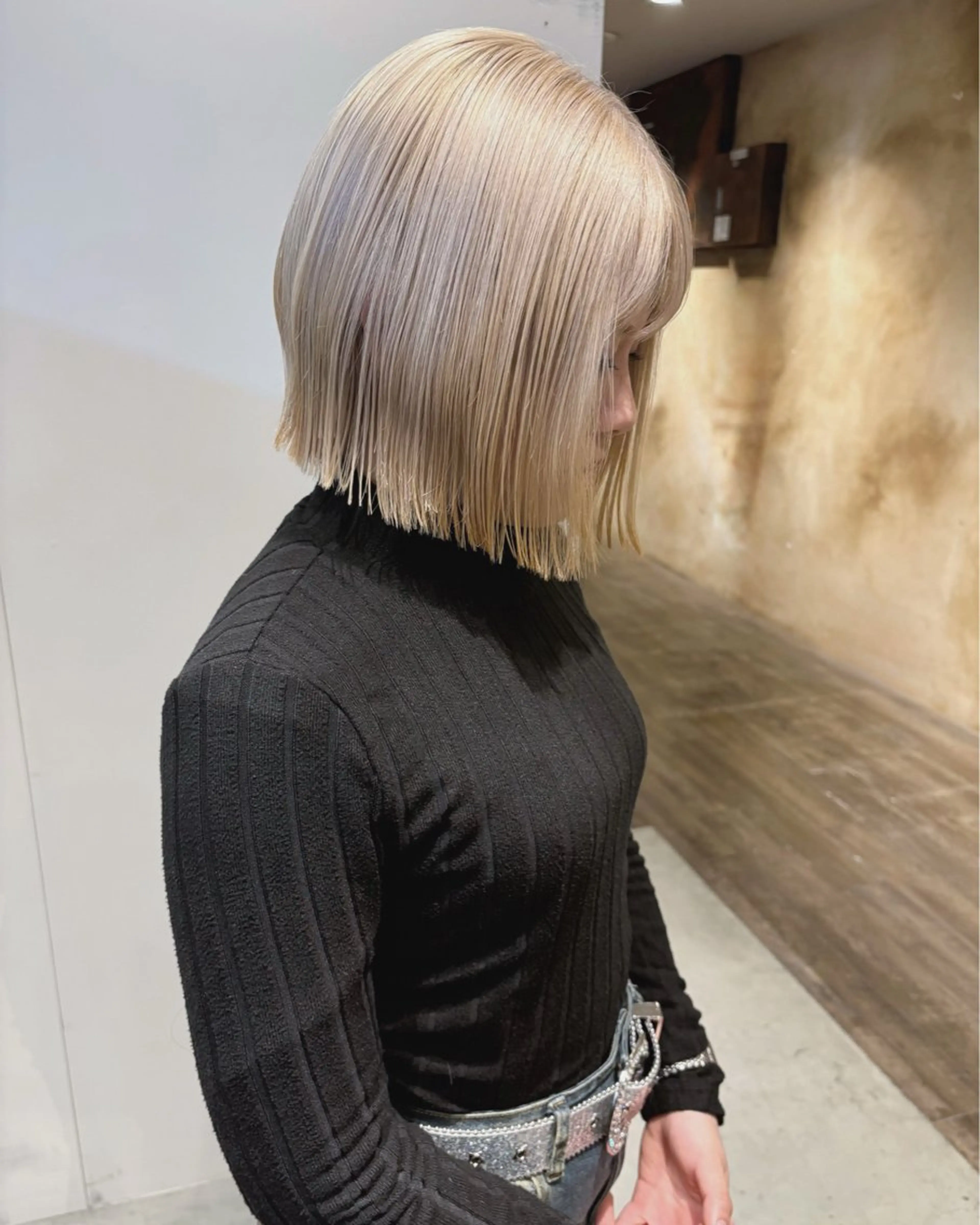 ミディアム カラー ブリーチ ブロンド ホワイトブロンド ヘアカラー lot Kanau ハイトーン／デザインのヘアスタイル