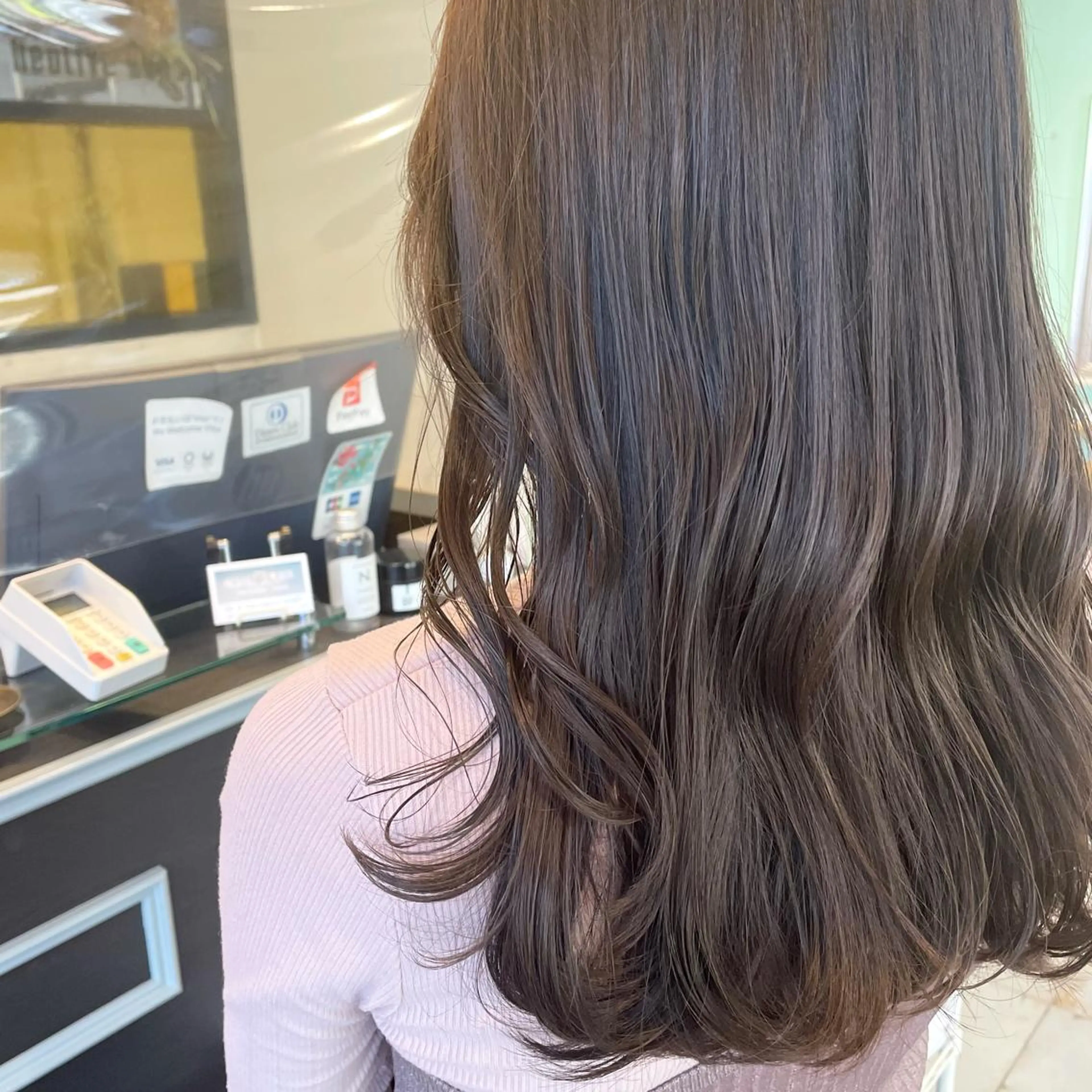 セミロング カラー スナコザワ レナのヘアスタイル