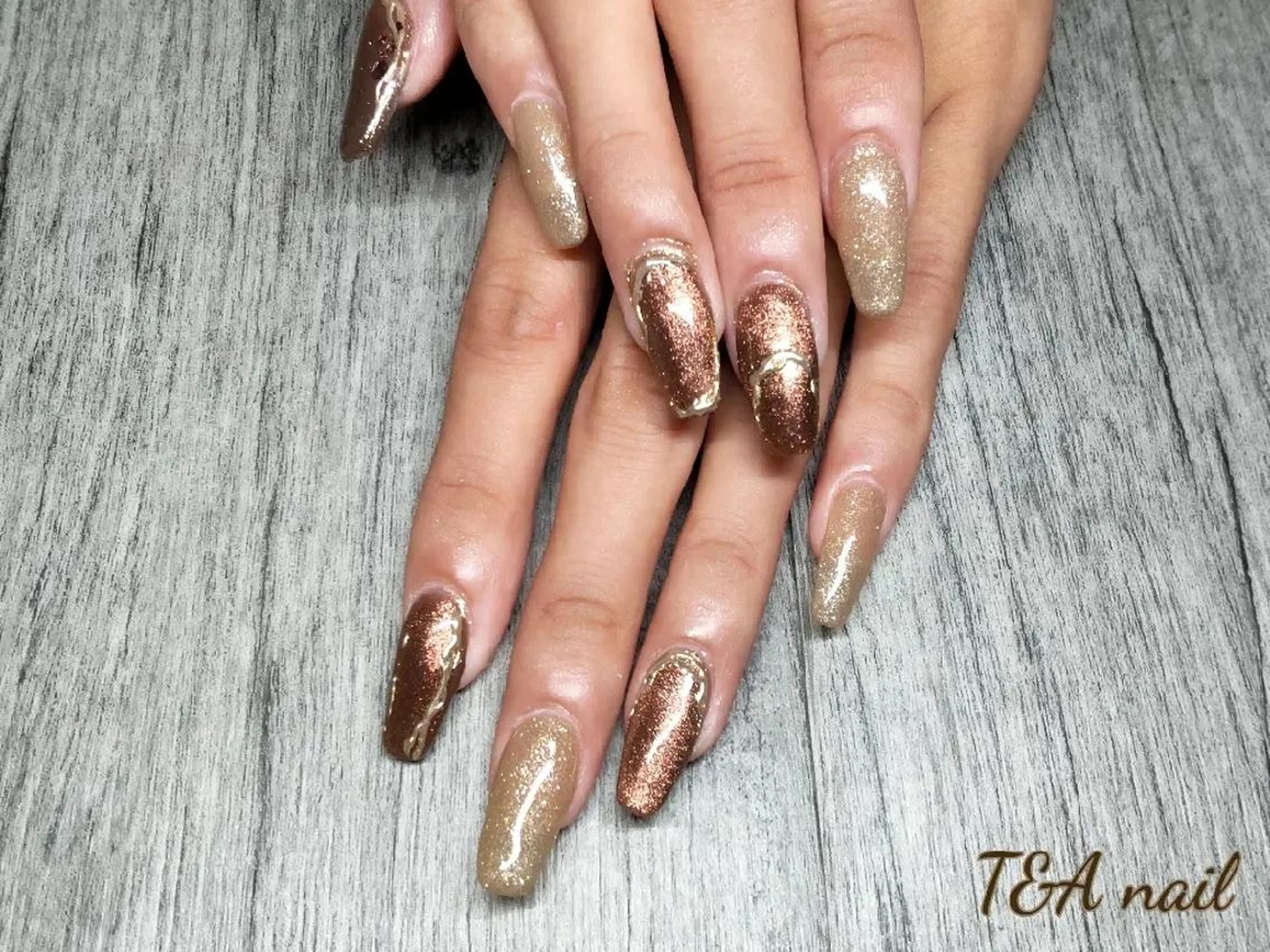 ネイル ロング ブラウン 長さ出し ジェルネイル マグネットネイル ニュアンスネイル ハンドネイル T&A nailのネイルデザイン