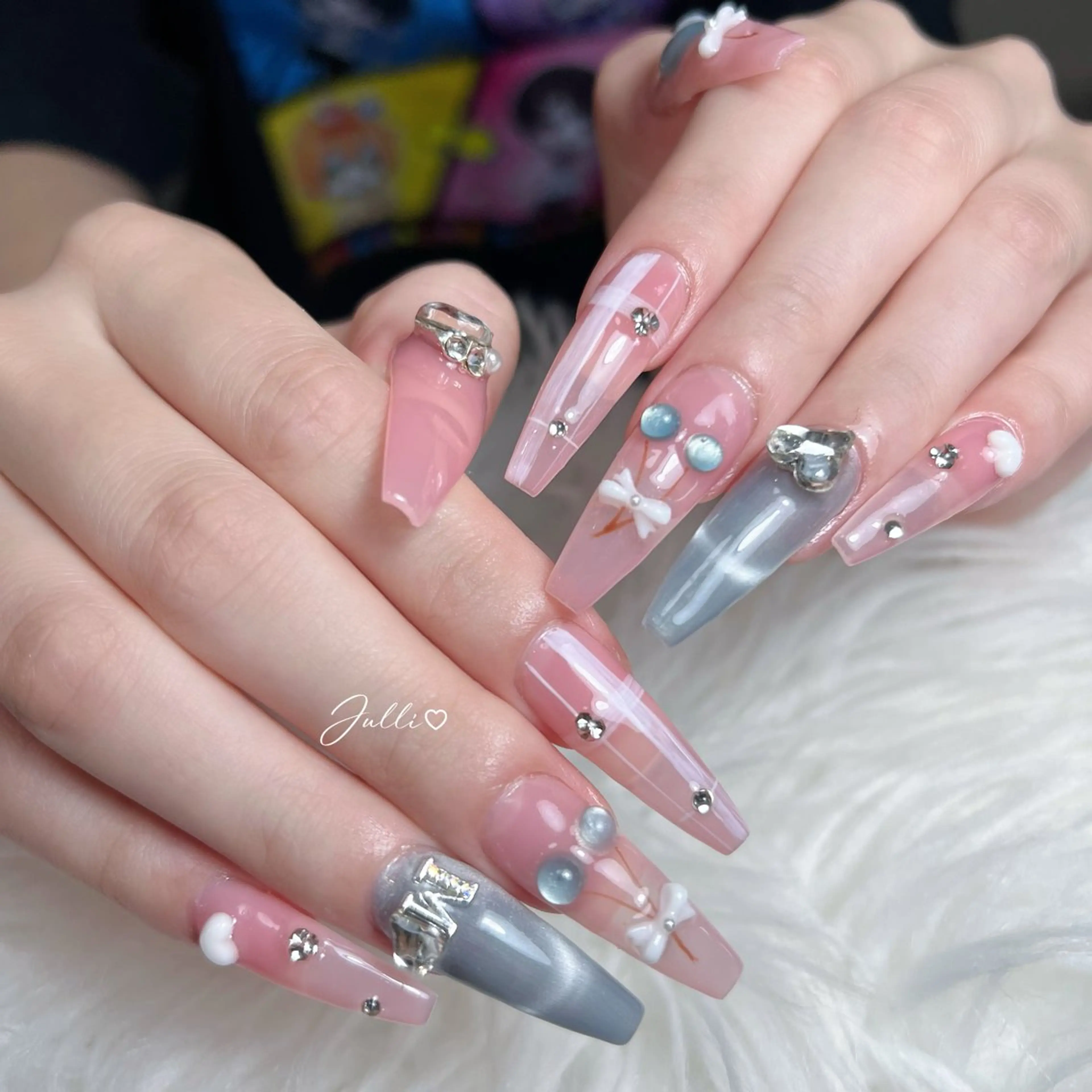 ネイル フレンチネイル ジェルネイル キラキラネイル 韓国ネイル マグネットネイル Julli NailStudioのネイルデザイン