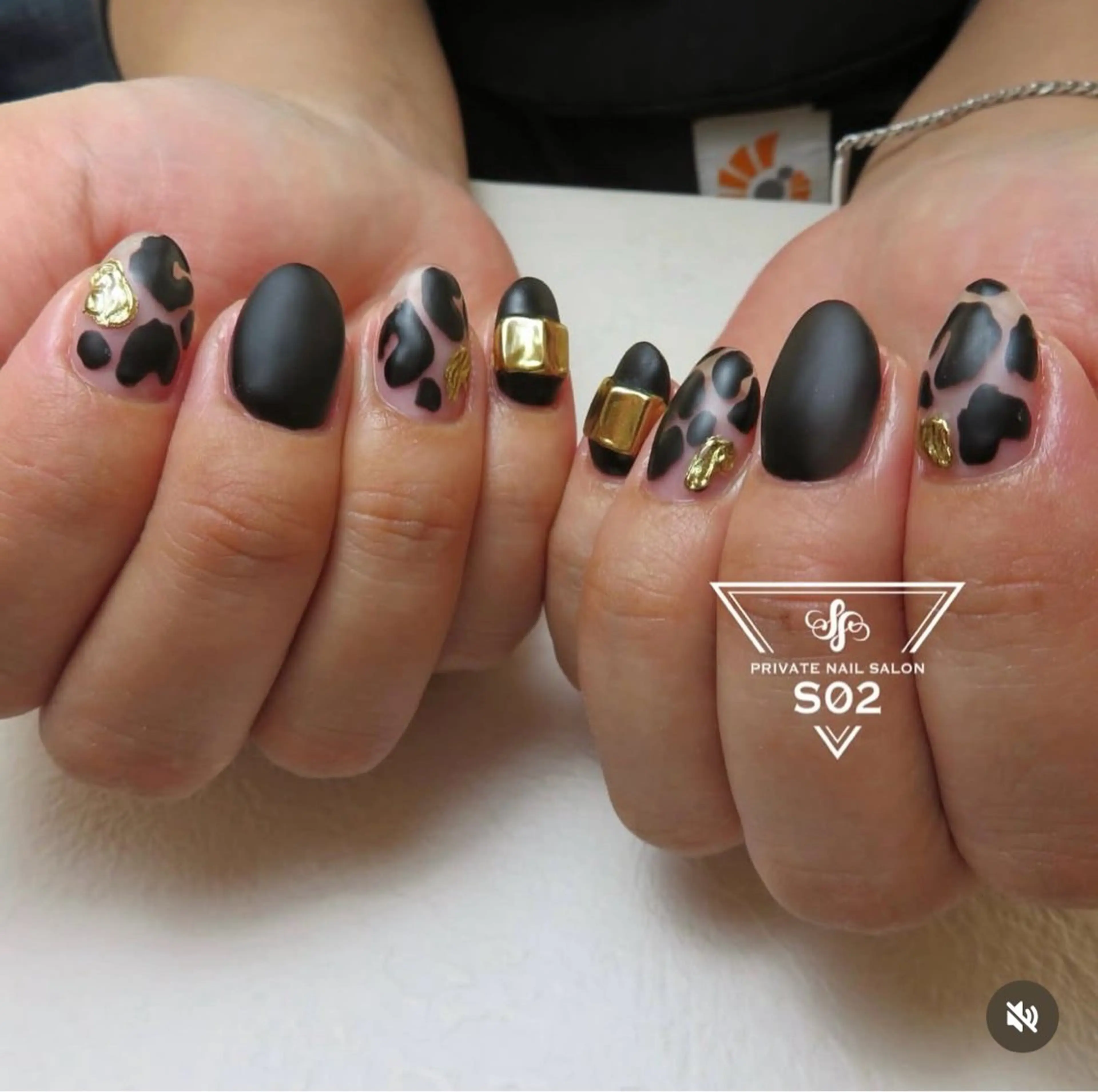 ネイル S02 𝙲𝚑𝚒𝚎のネイルデザイン