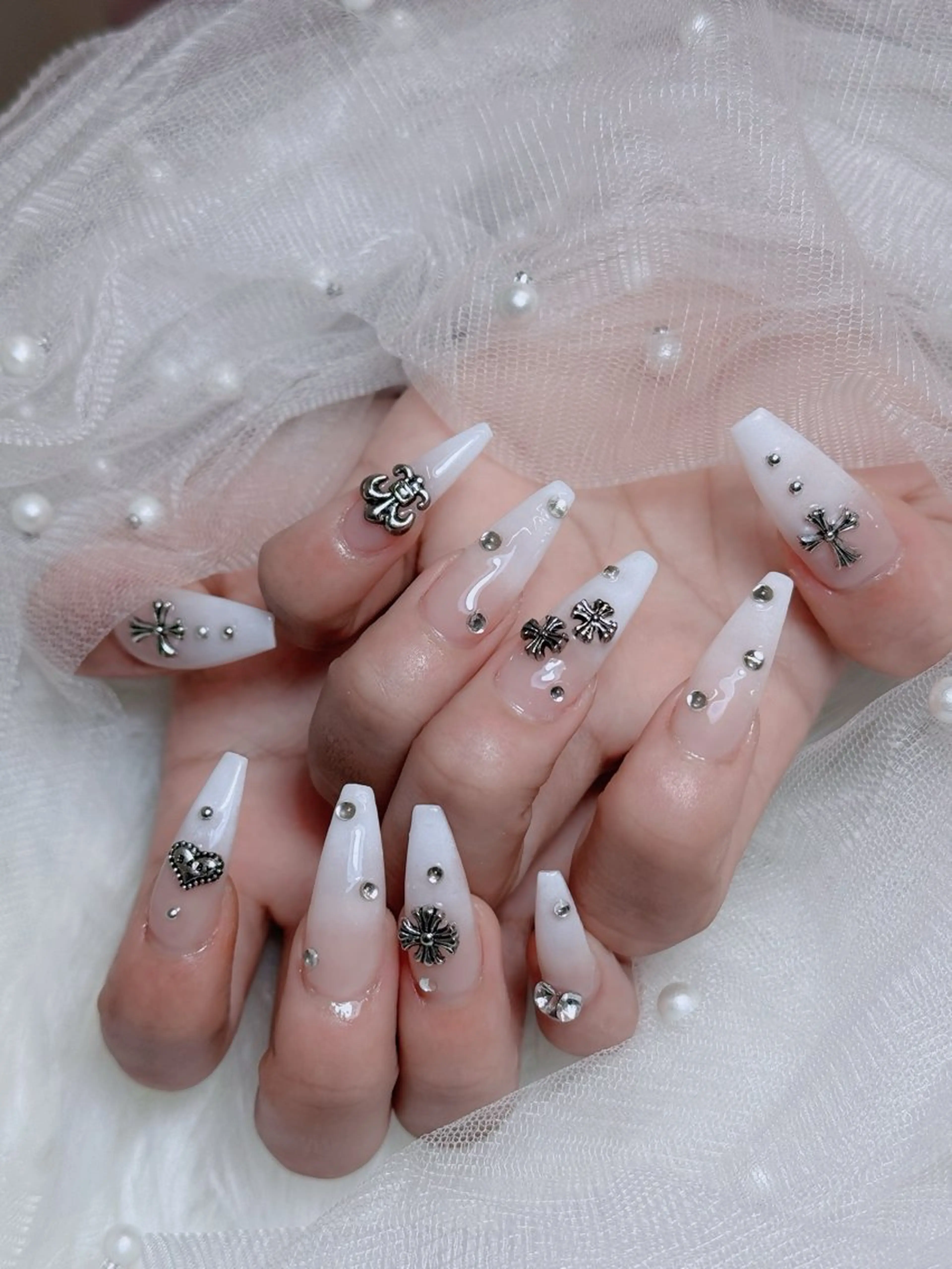 ネイル オーロラネイル チークネイル フットネイル フレンチネイル ハロウィン ハンドネイル Lumi Nail 新大久保3‘のネイルデザイン