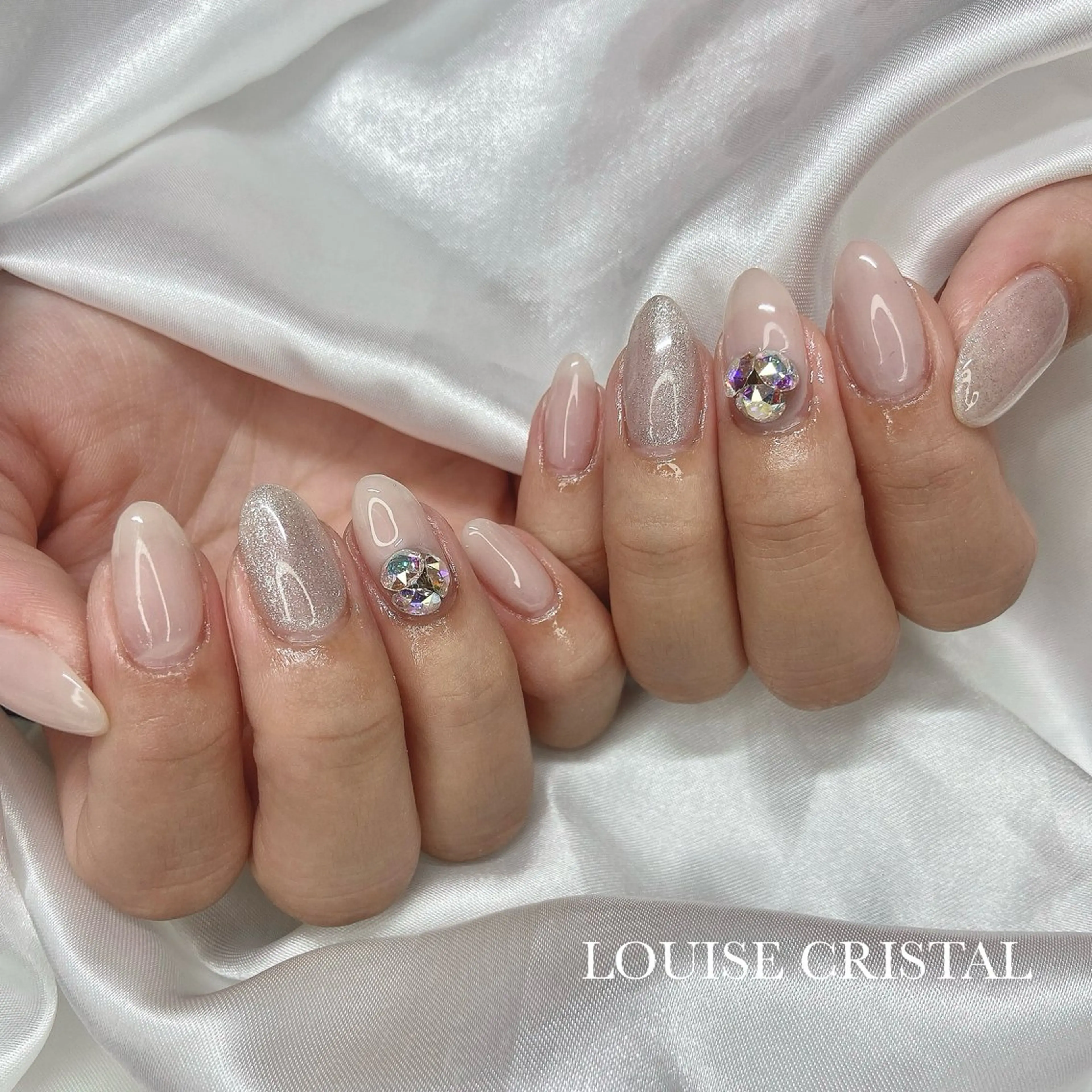 ネイル ハンドネイル LOUISE CRYSTALのネイルデザイン