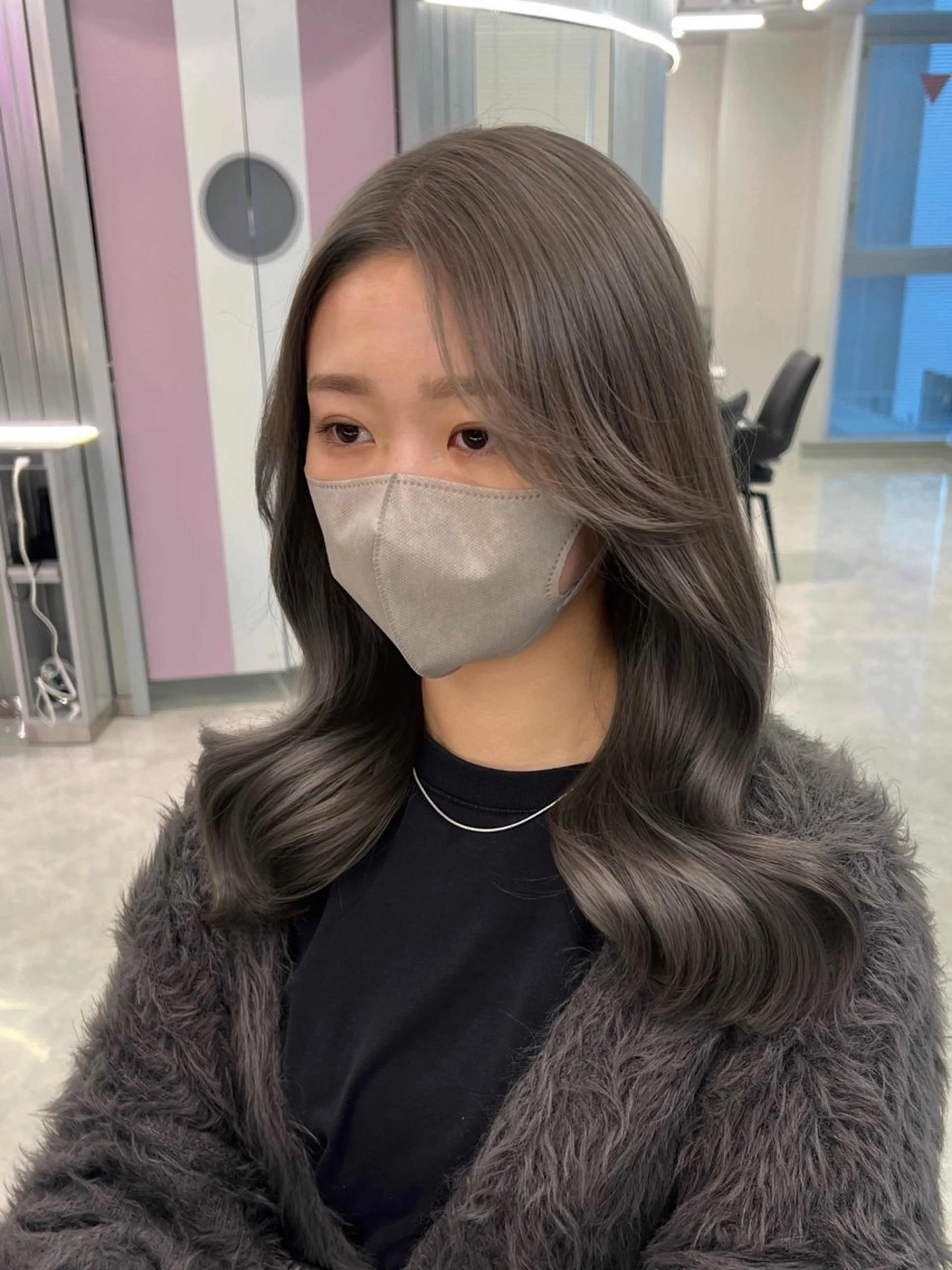 セミロング カラー Xena ria 衣織/ブリーチカラーのヘアスタイル