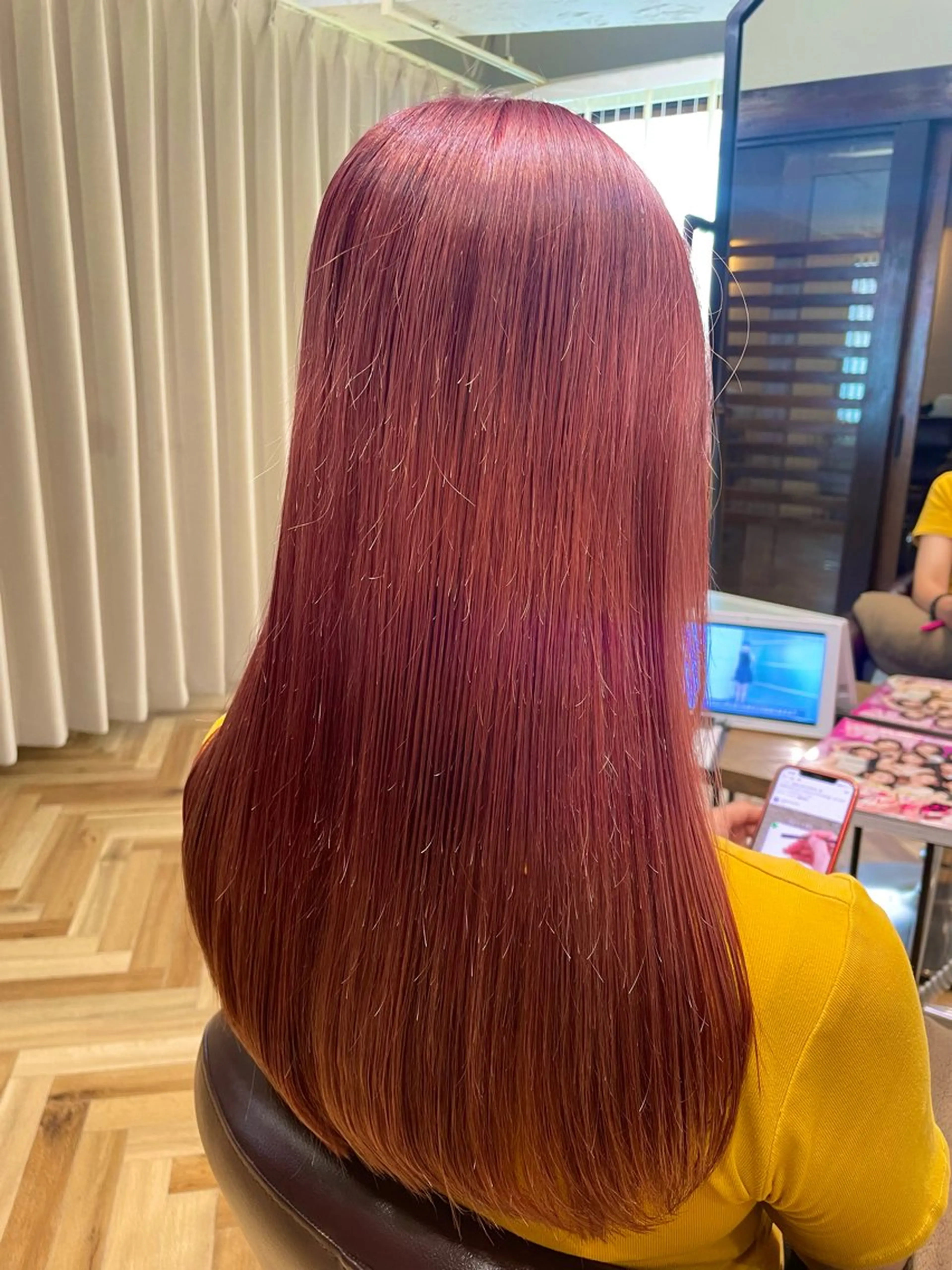 ロング ヘアカラー 🌈デザインカラー MISAKI🐰のヘアスタイル