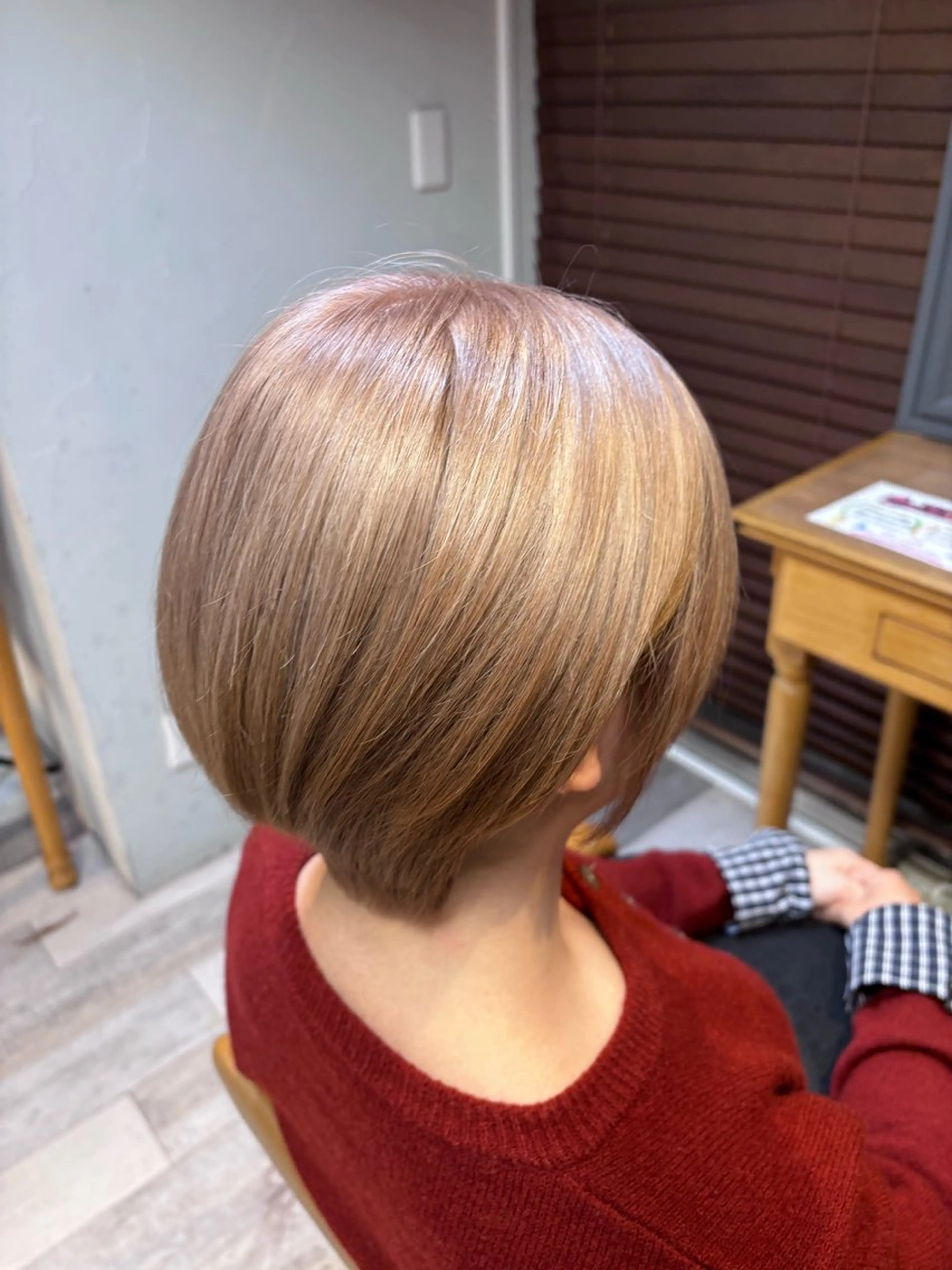 ショート カラー ベージュカラー ミルクティーベージュ くびれヘア ショートヘア 岡本樹一 🍁のヘアスタイル