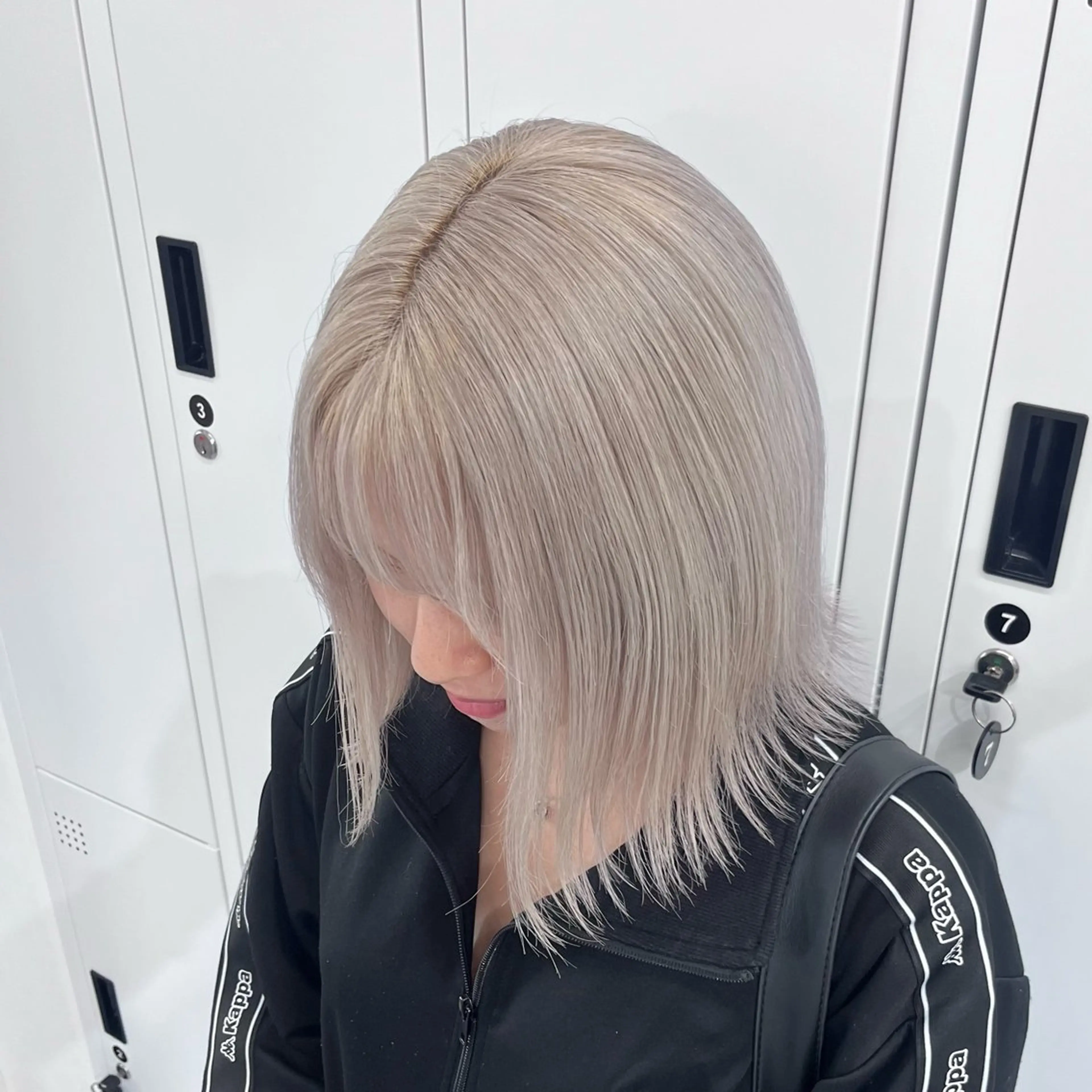 カラー ベージュカラー ホワイトベージュ ヘアカラー トリートメント 💎艶々ハイトーン MOE💍🤍のヘアスタイル