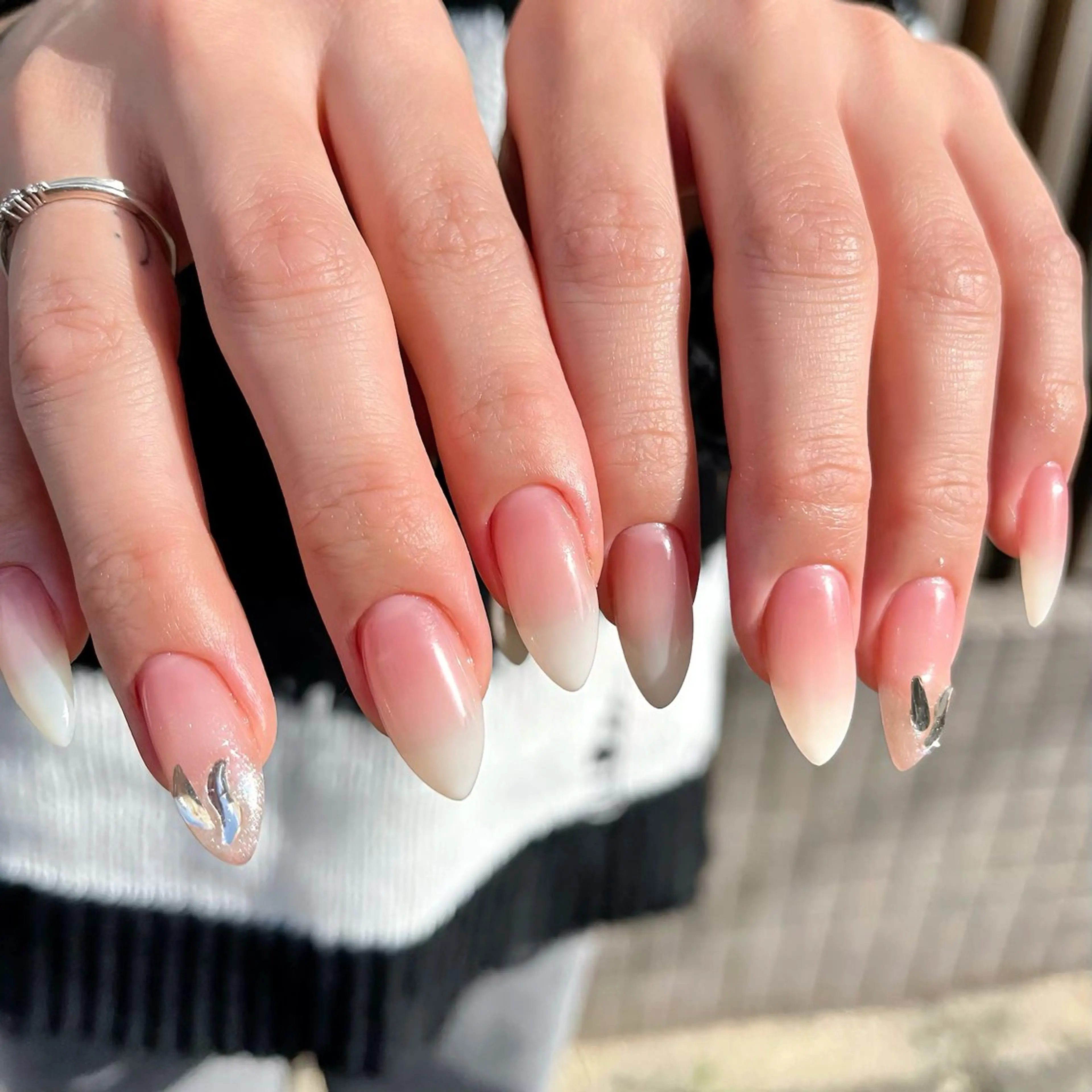 ネイル グラデーション 韓国ネイル ラメ(グリッター) ラメグラデーション ワンホンネイル ハンドネイル 🫧OPELIA NAIL渋谷🫧のネイルデザイン