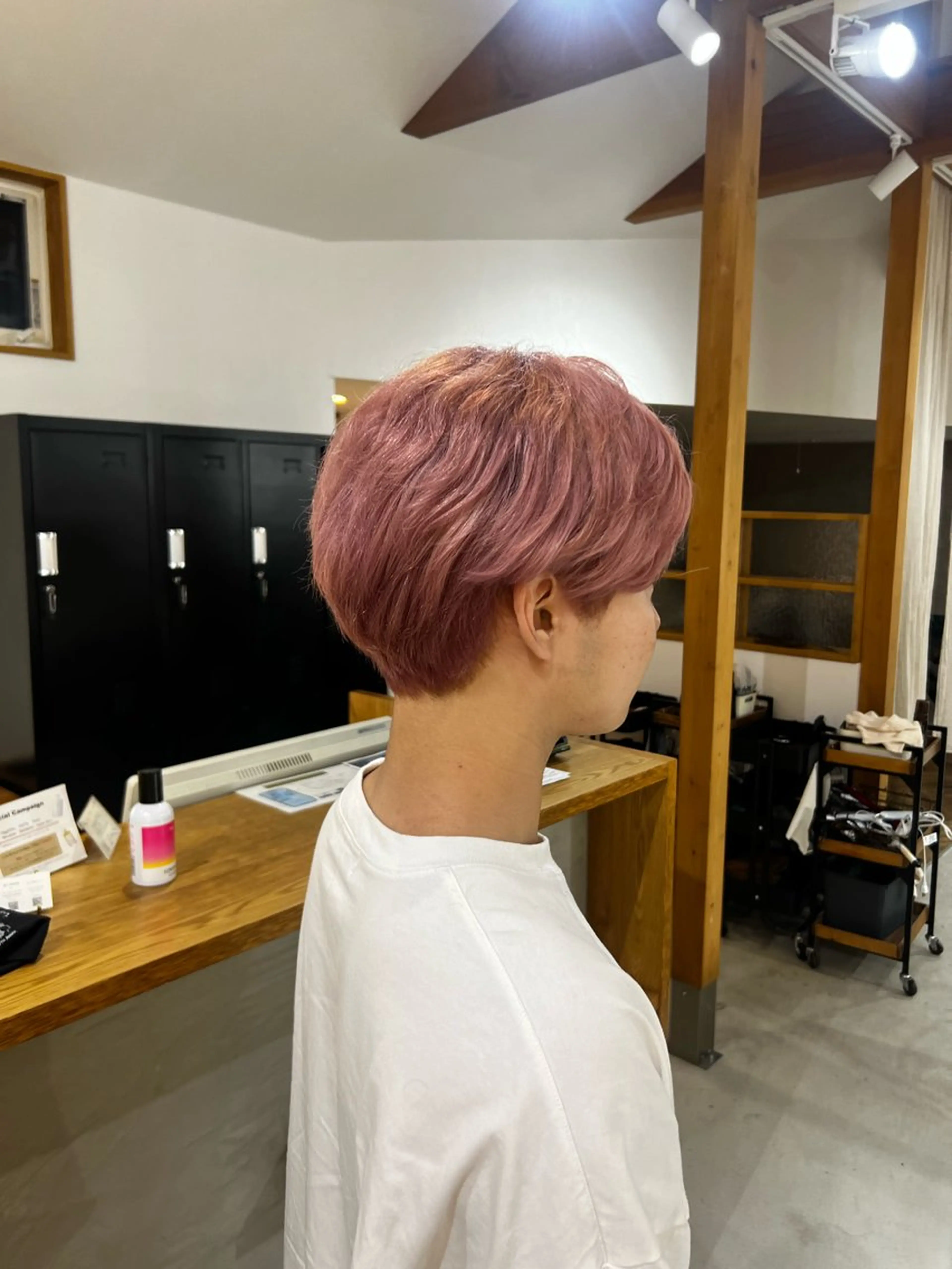 カラー ブリーチ ピンクカラー 浅岡 みちるのヘアスタイル