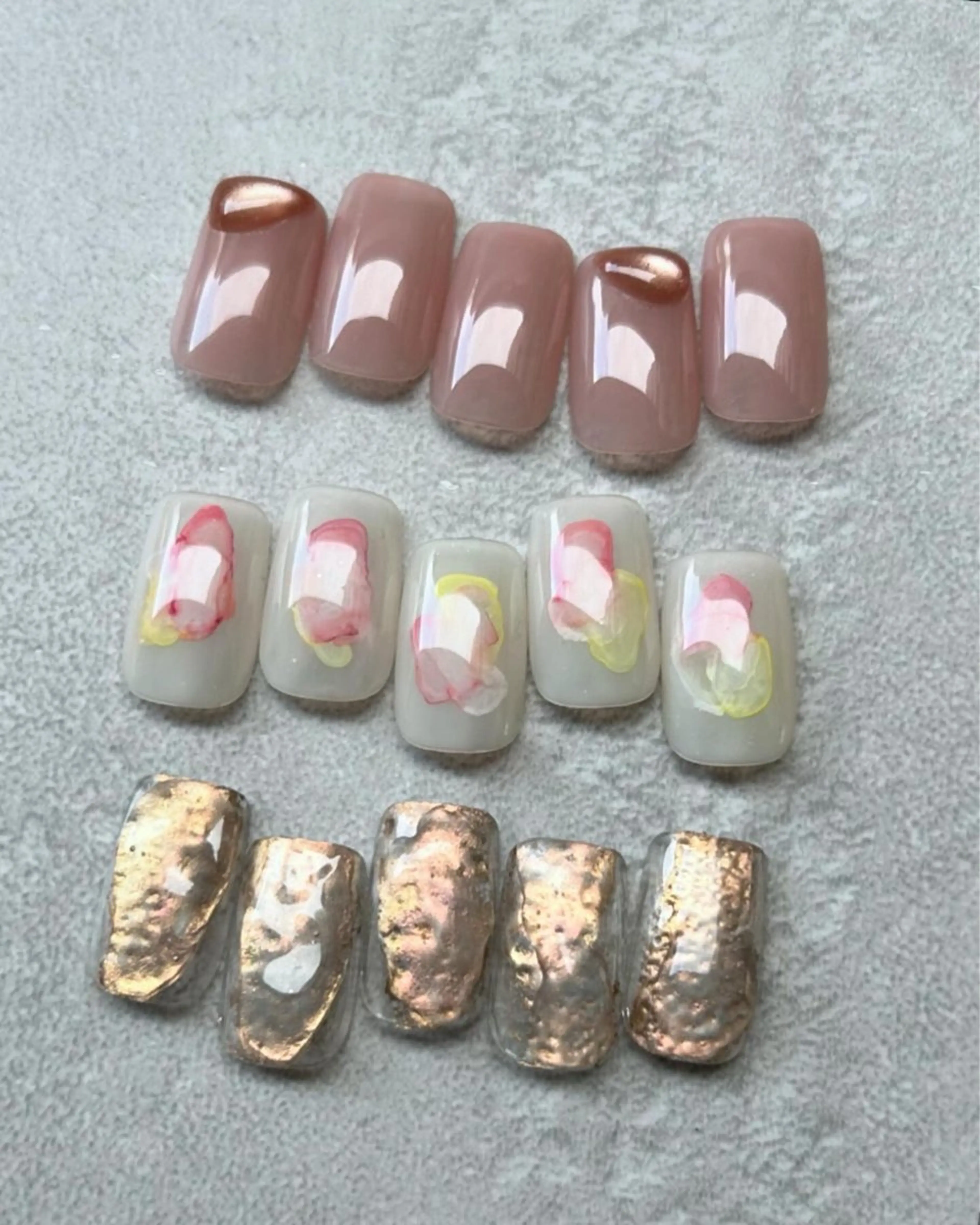 ネイル カジュアル ゴールド マグネットネイル ミラーネイル ニュアンスネイル ハンドネイル ハンドケア lyly.nail所属・lylynail YUUKAのネイルデザイン