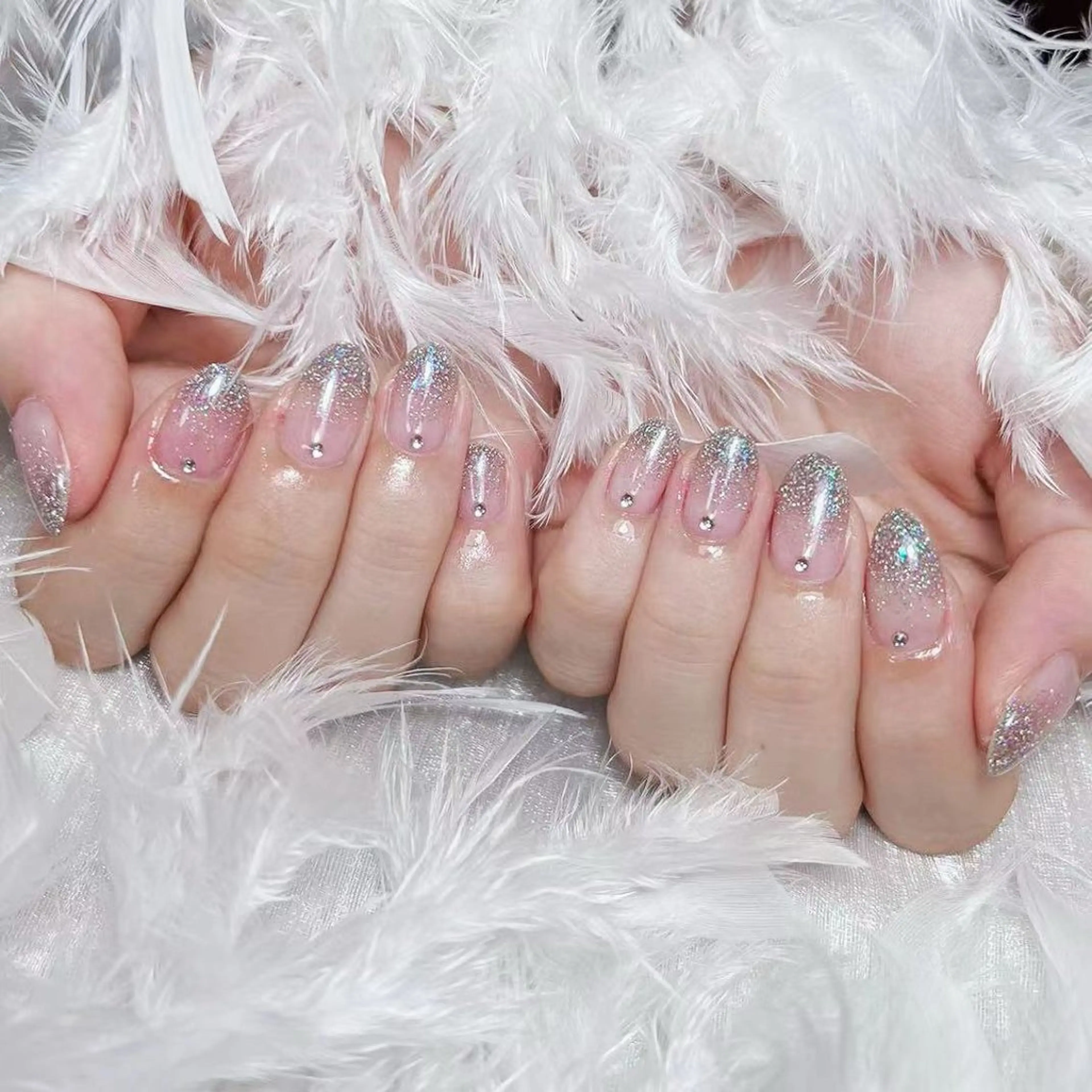 12月⭐️オフ無料⭐️ 🌺Hand【ラメグラデーションorワンカラー+スートン10粒】★ソフトオフ無料★の写真