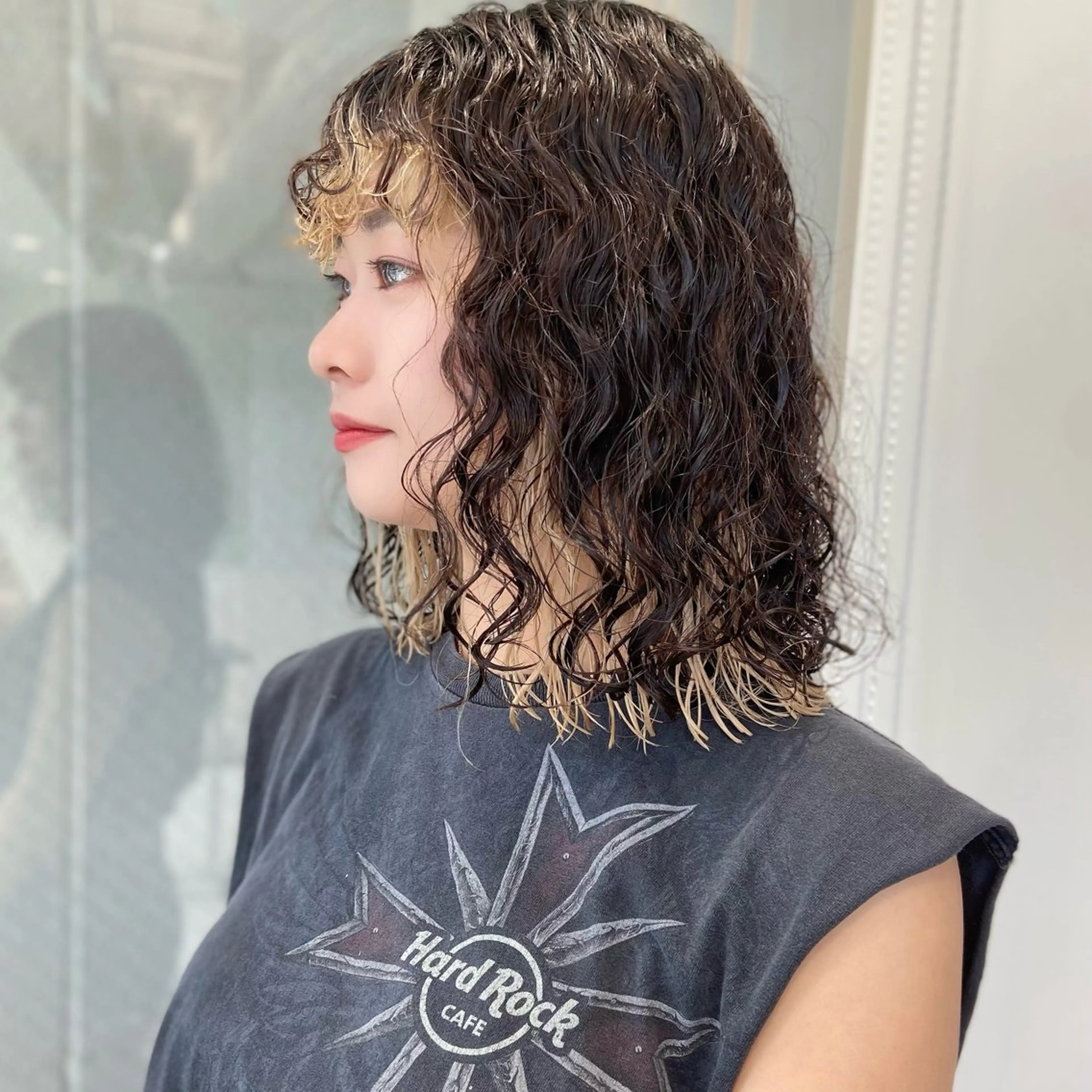 ミディアム パーマ ミディアムパーマ カット パーマ レイヤーカット⭐️ ブリーチ桑原 日花理のヘアスタイル