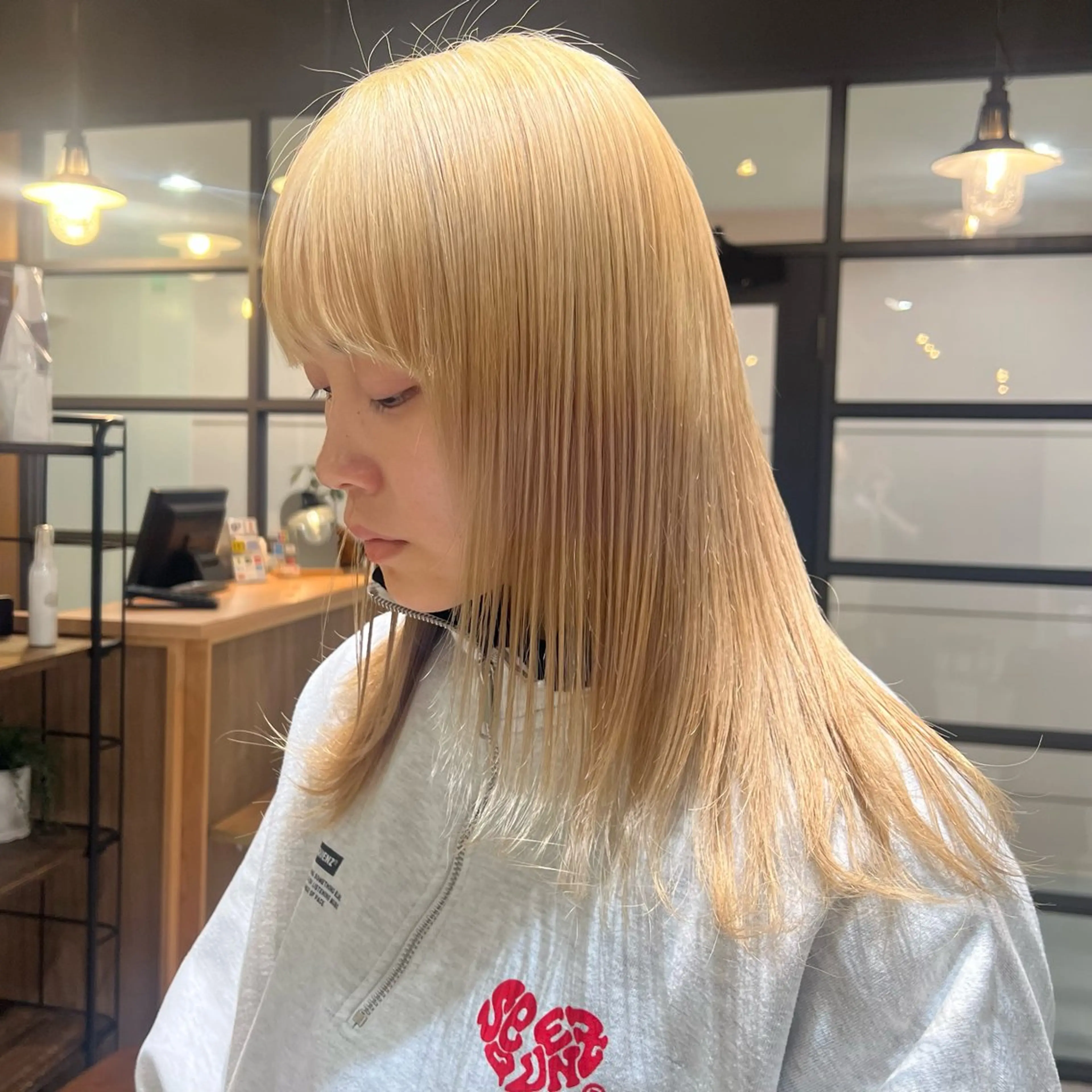 セミロング カラー ブロンド Neale. ユメのヘアスタイル