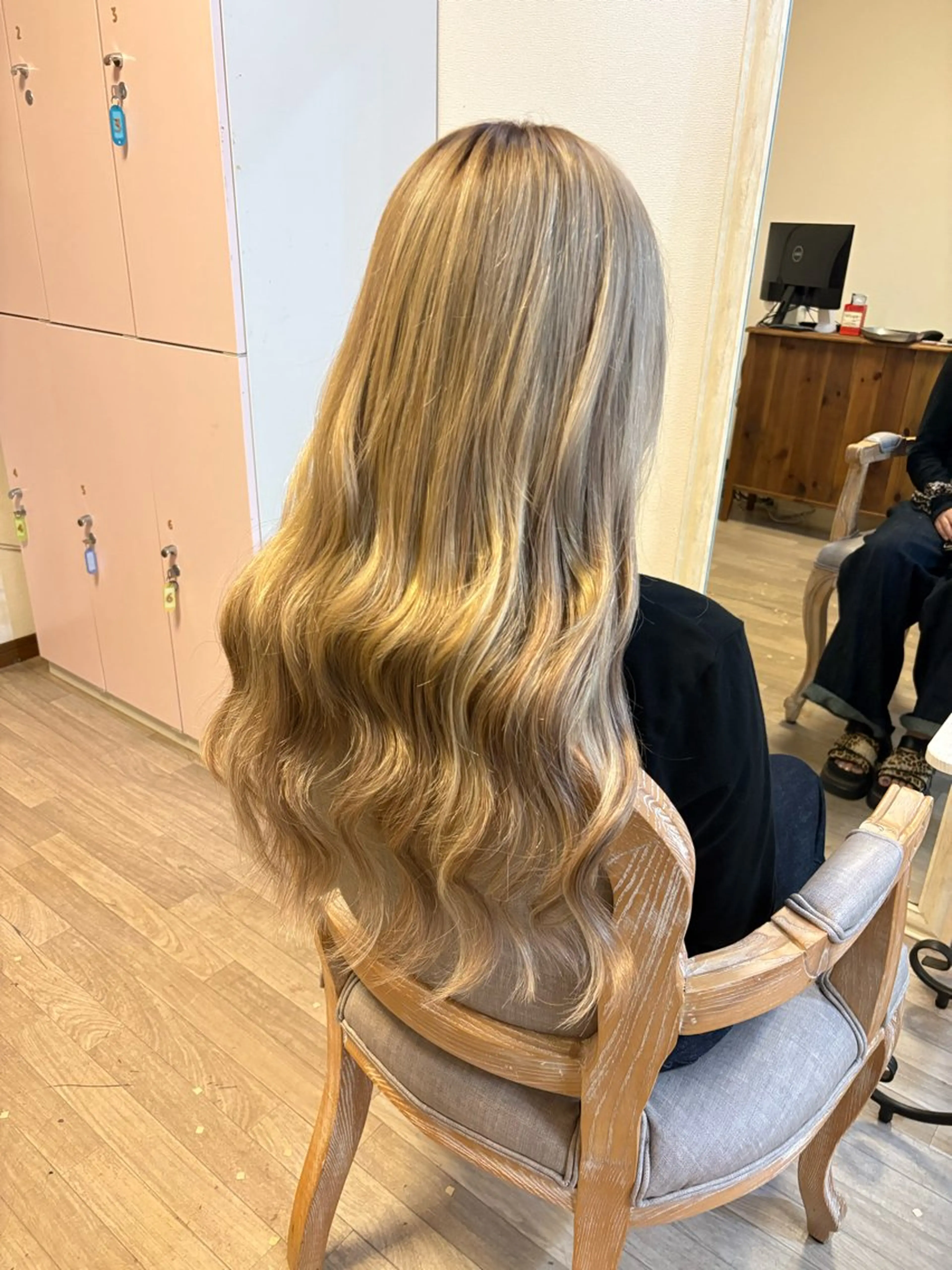 ロング カラー ハイトーンカラー エクステ ロング エクステ 是枝 さくらのヘアスタイル