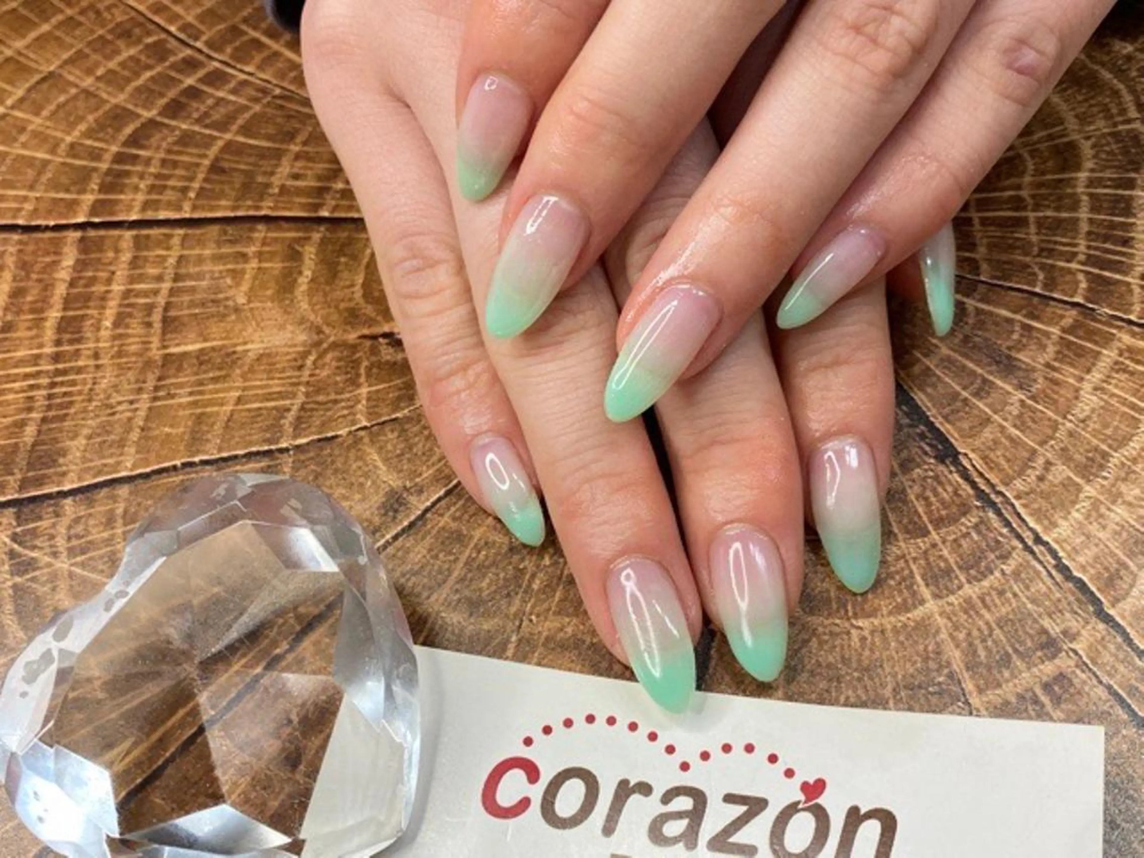 ネイル ジェルネイル グラデーション グリーン ハンドネイル corazon所属・ネイリスト aicoのネイルデザイン