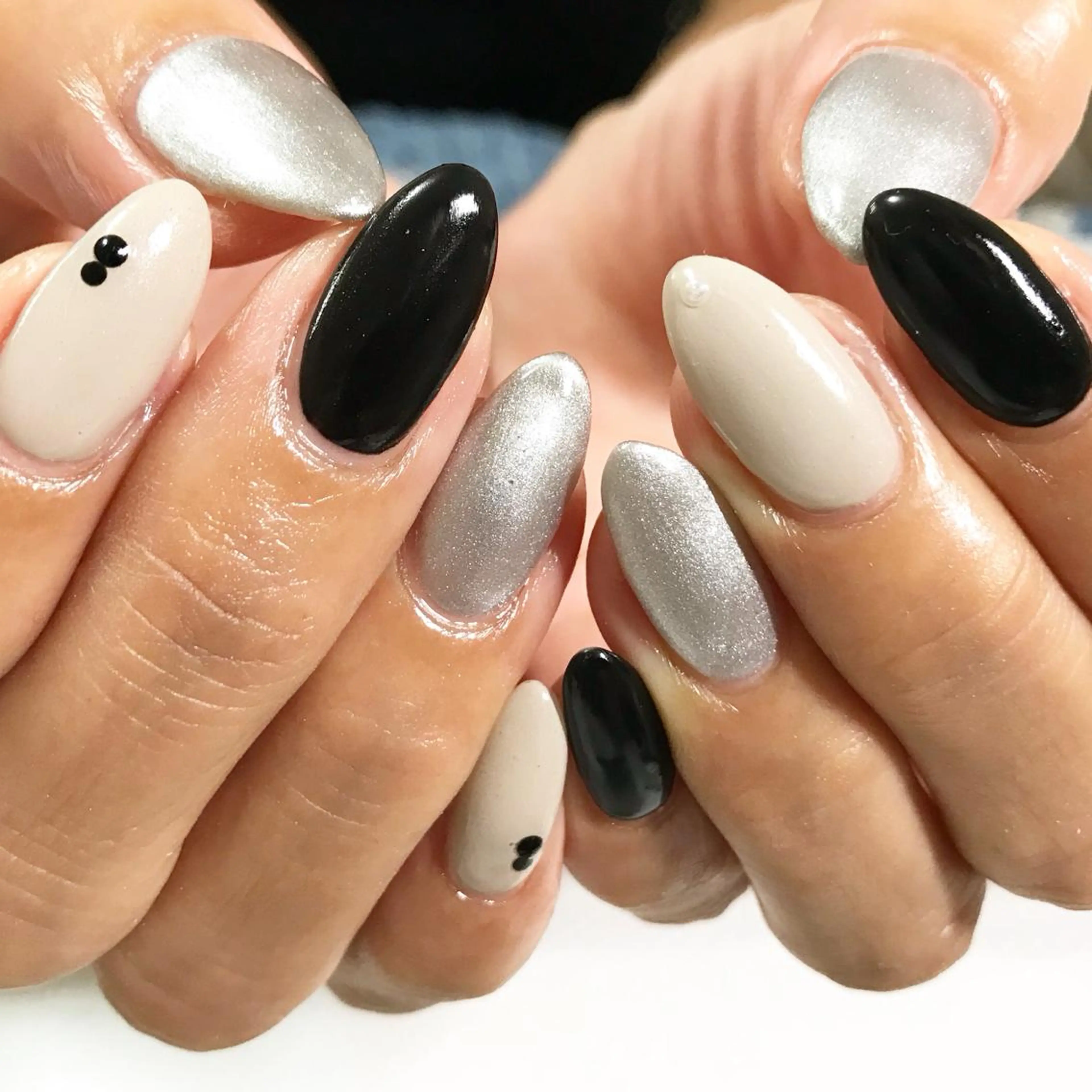 ネイル フットネイル シルバー シンプルネイル 春ネイル 夏ネイル ネイル フフラ所属・nail fufla ♡yamane♡のネイルデザイン