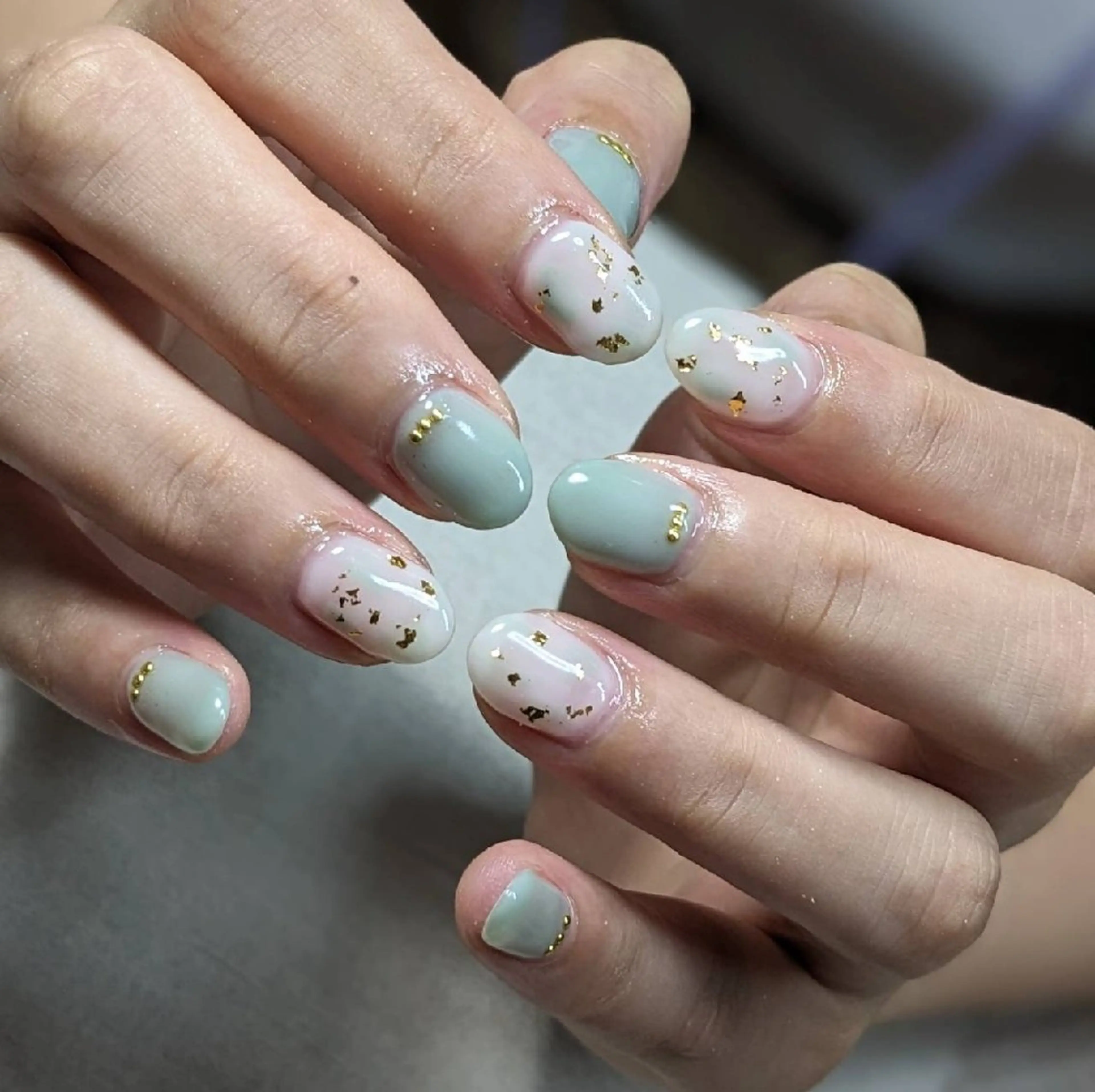 ネイル グリーン ホワイト ハンドネイル ネイルサロンベルティ .keikoのネイルデザイン