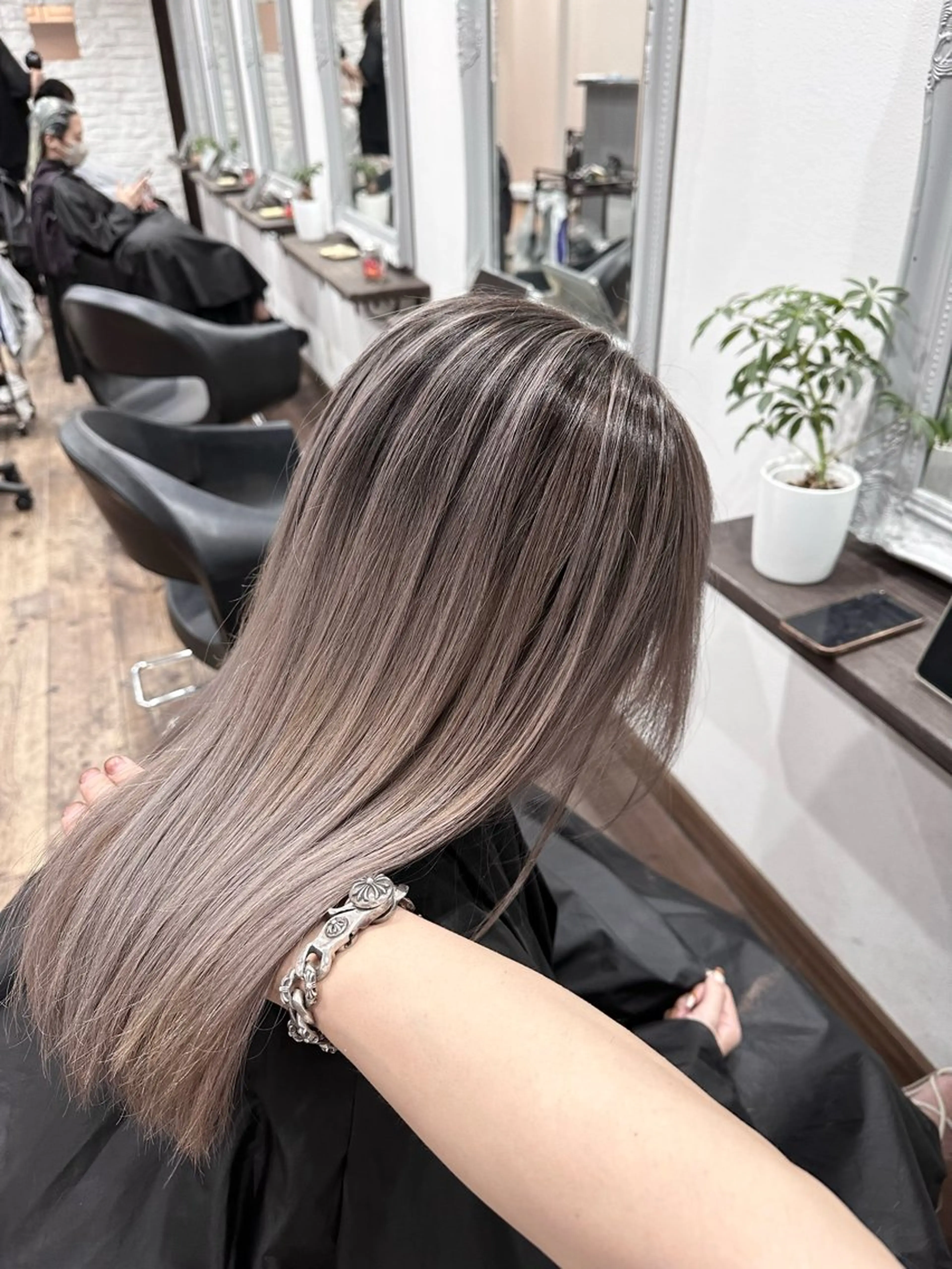 ロング レイヤーカット カット ヘアカラー トリートメント _White広島所属・バレイヤージュ 隅中秀弥のヘアスタイル