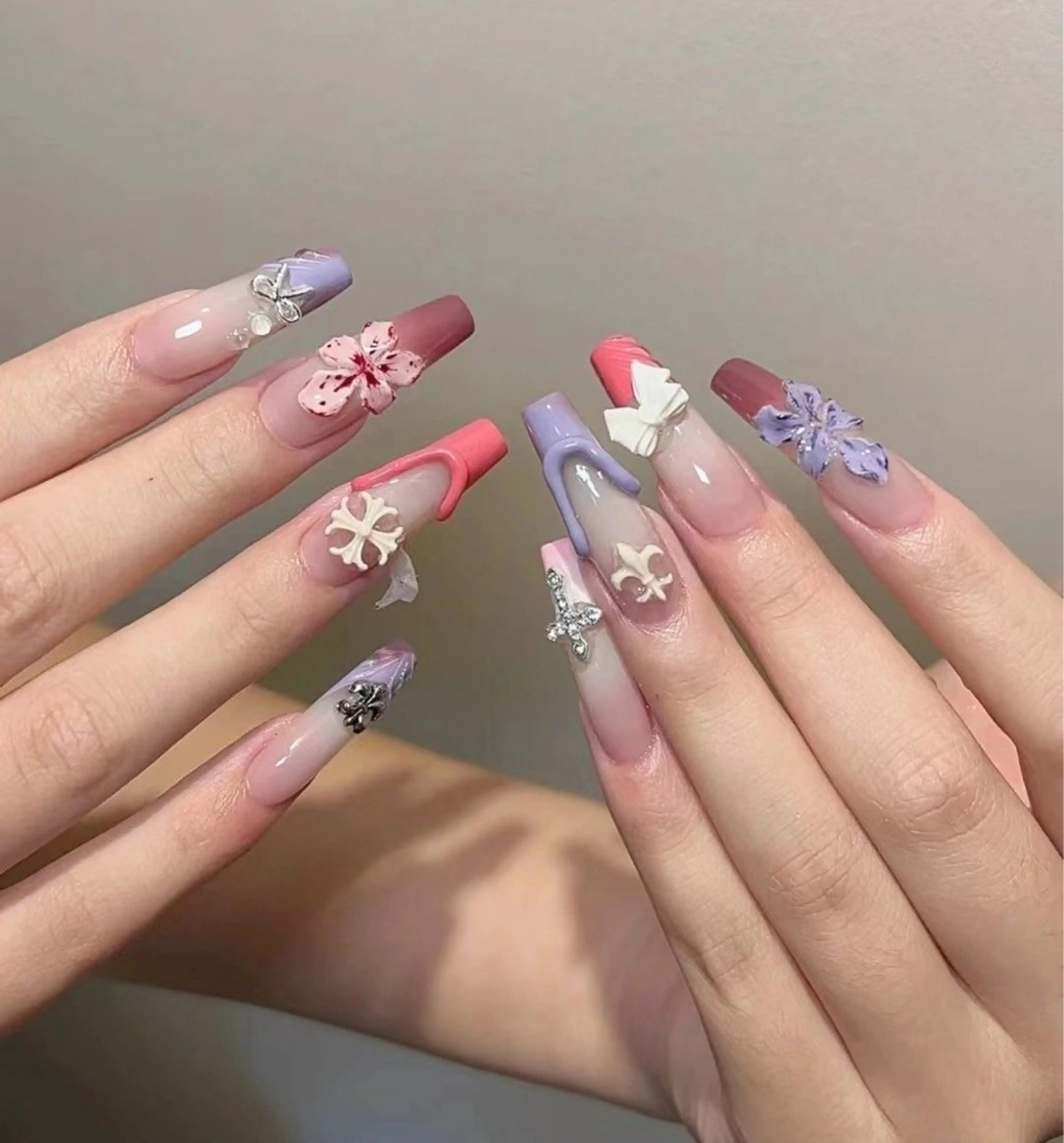 ネイル アートネイル ジェルネイル キラキラネイル 持ち込み ワンホンネイル ハンドネイル ハンドケア Panda chan Novaのネイルデザイン