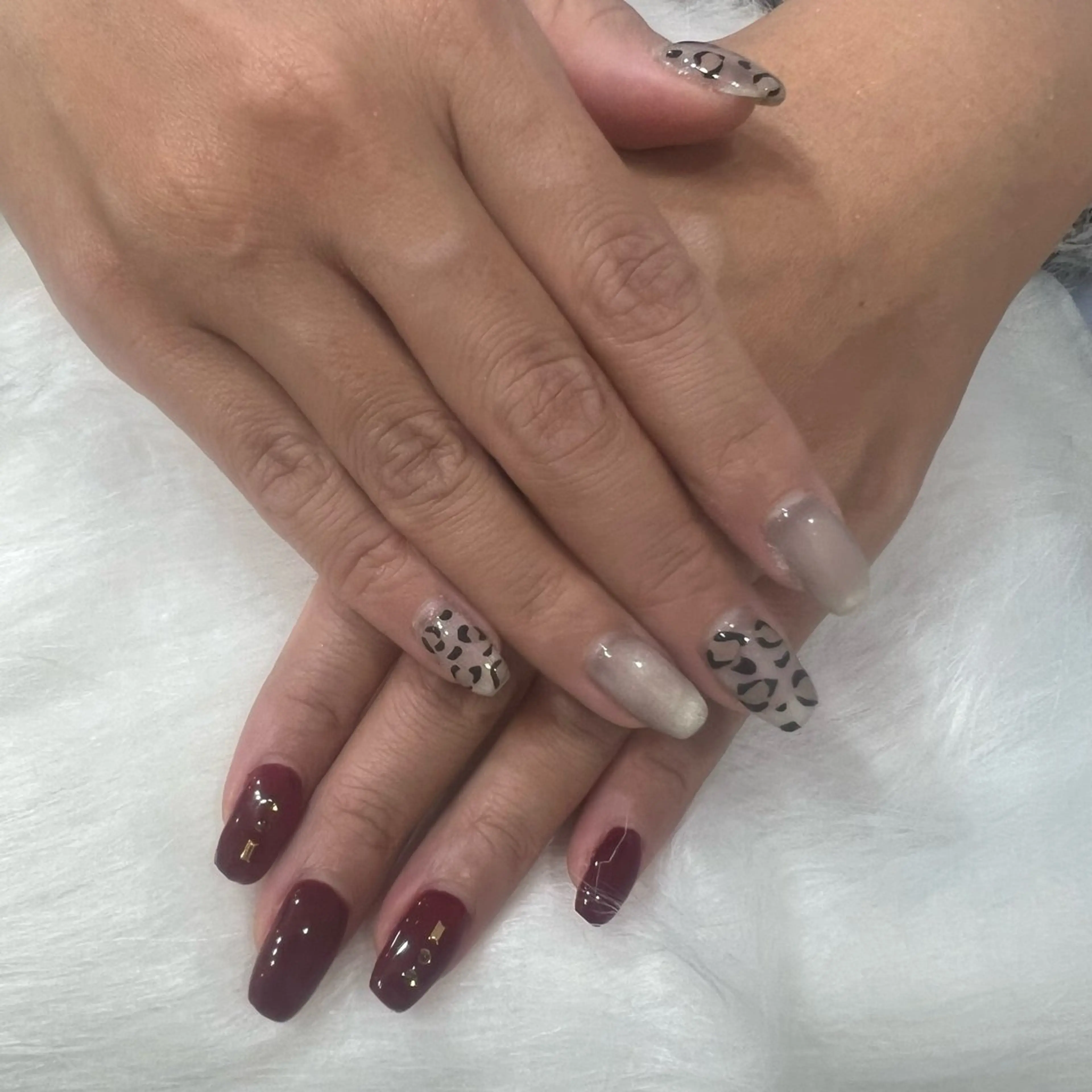 ネイル アニマル柄 ゴールド マグネットネイル 赤色 ヨネヤ ナミのネイルデザイン