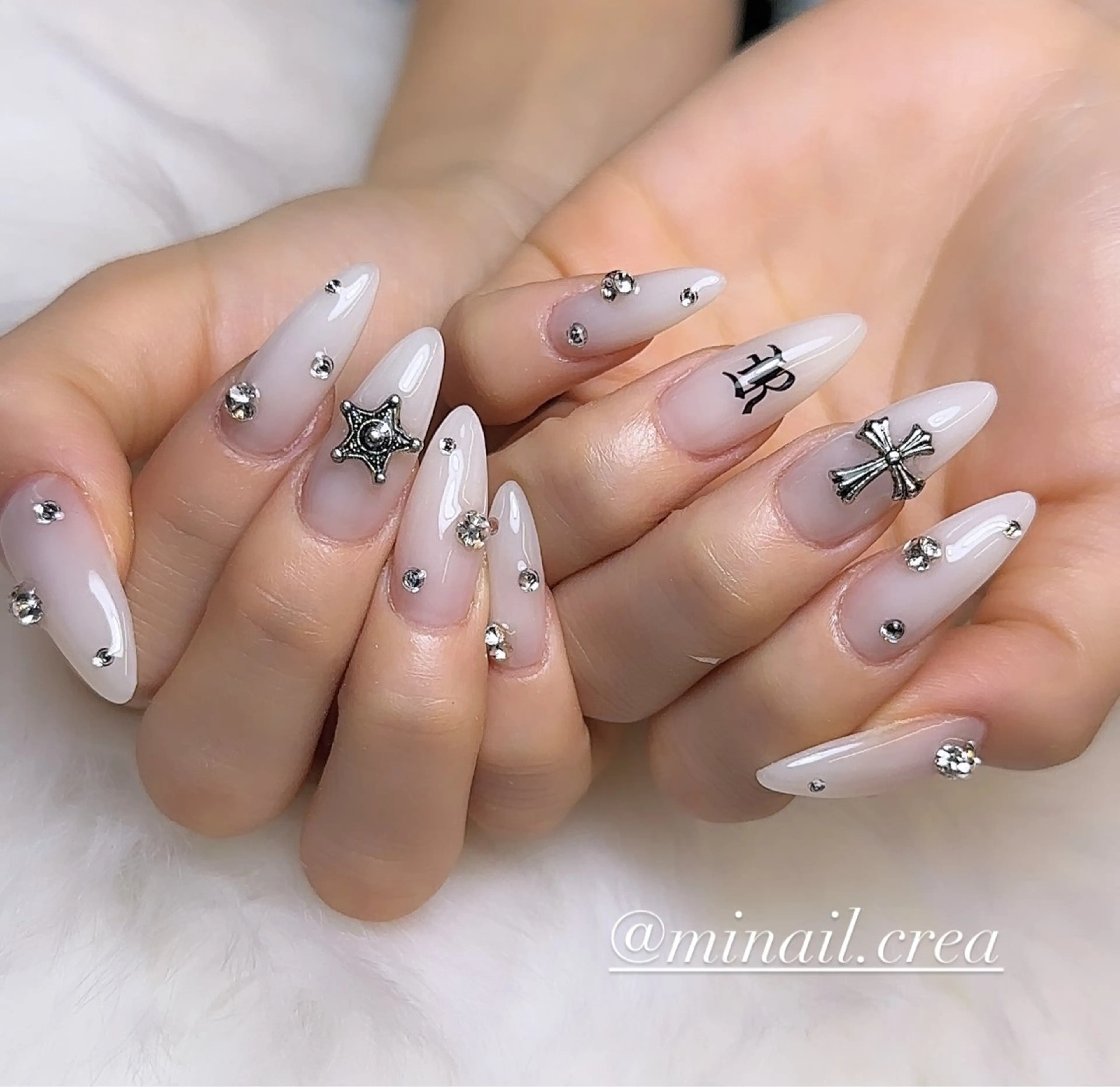 ネイル ロングネイル スカルプネイル ホワイト 冬ネイル ハンドネイル CRéA　-private nailsalon-所属・CReA nailのネイルデザイン