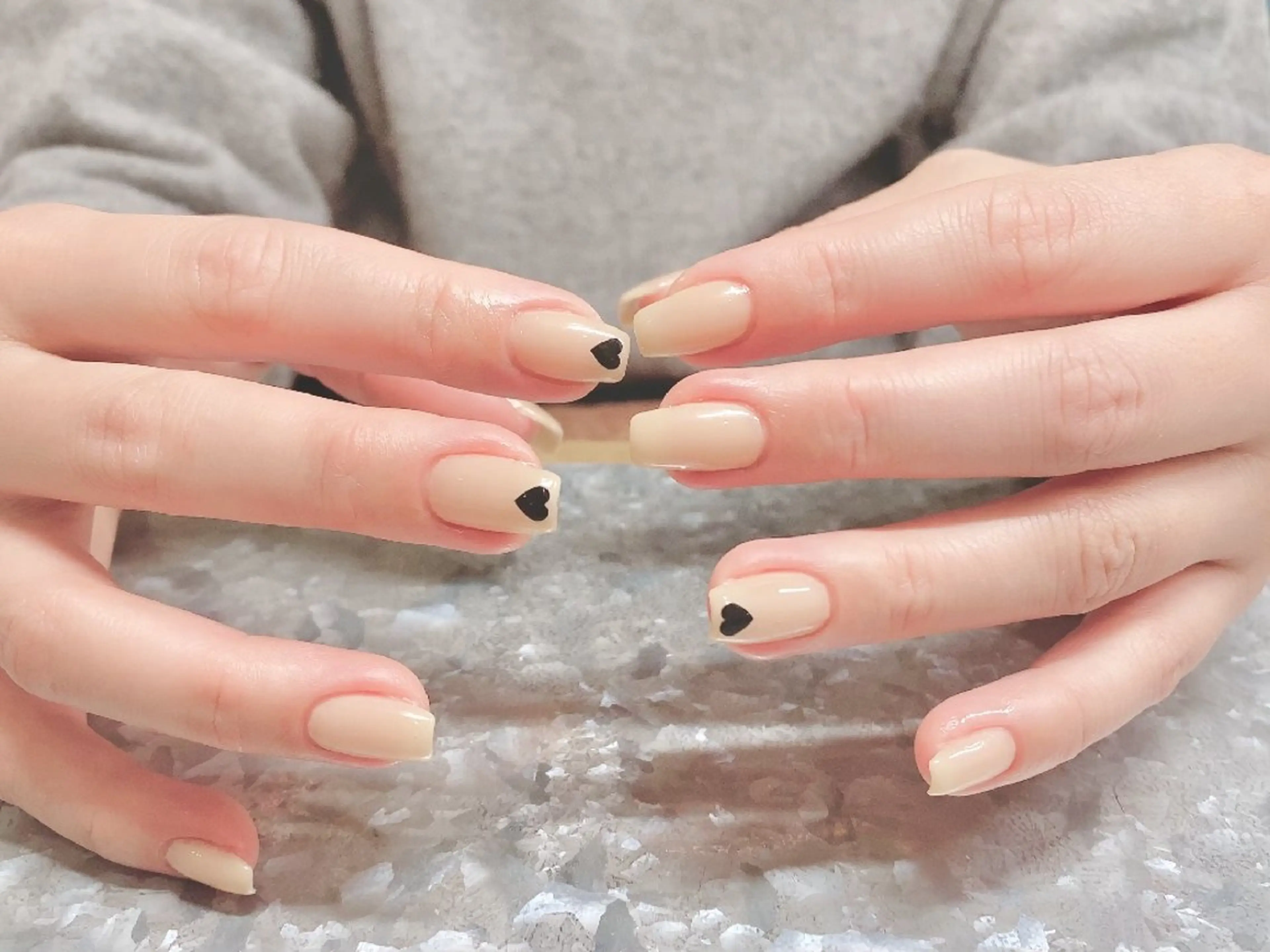 ネイル ワンカラーネイル 春ネイル バレンタイン ワンホンネイル ハンドネイル 13日3980円‼️ マグもデザインも◎のネイルデザイン